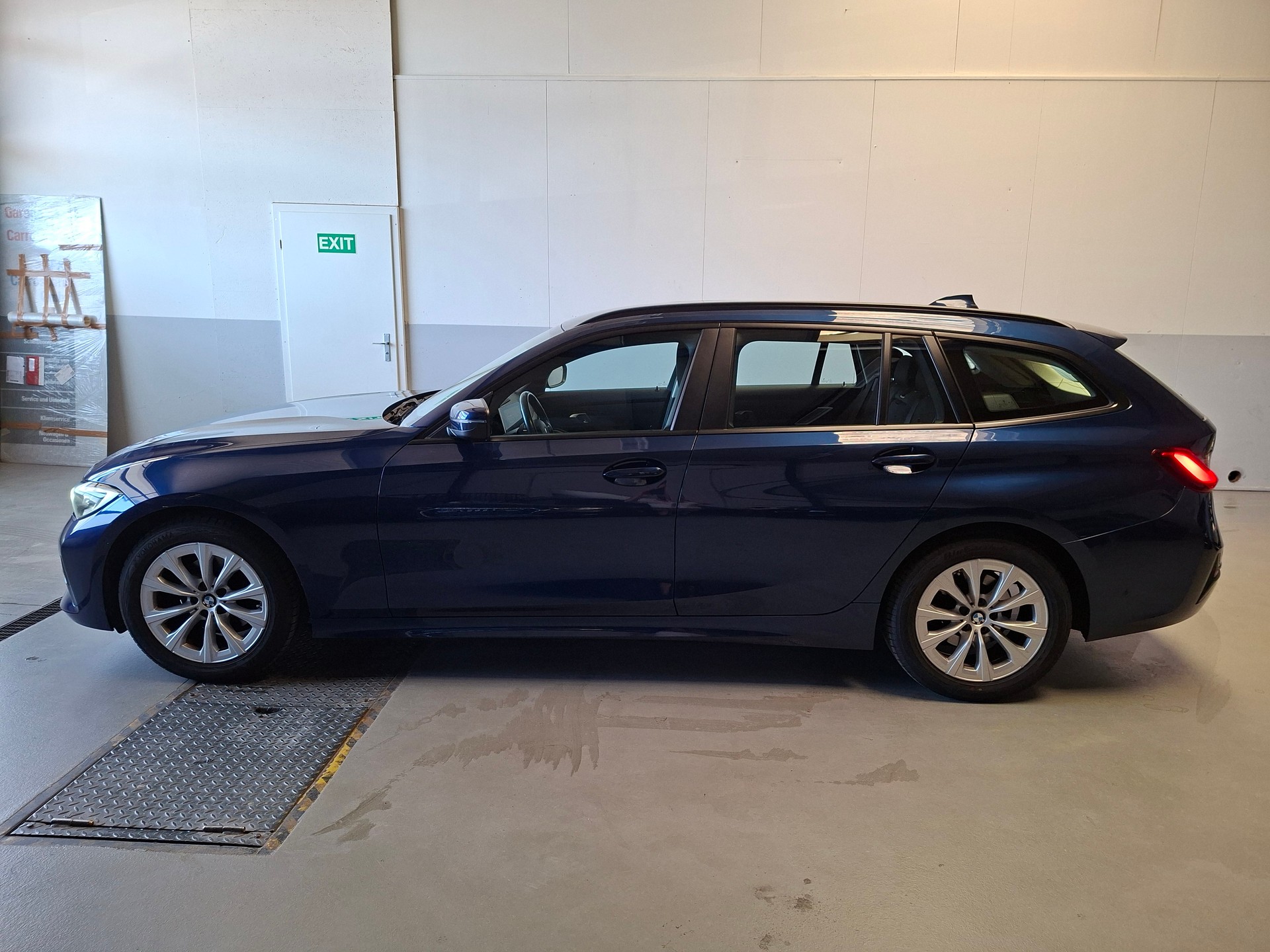 BMW 320d xDrive Touring Steptronic-image-1