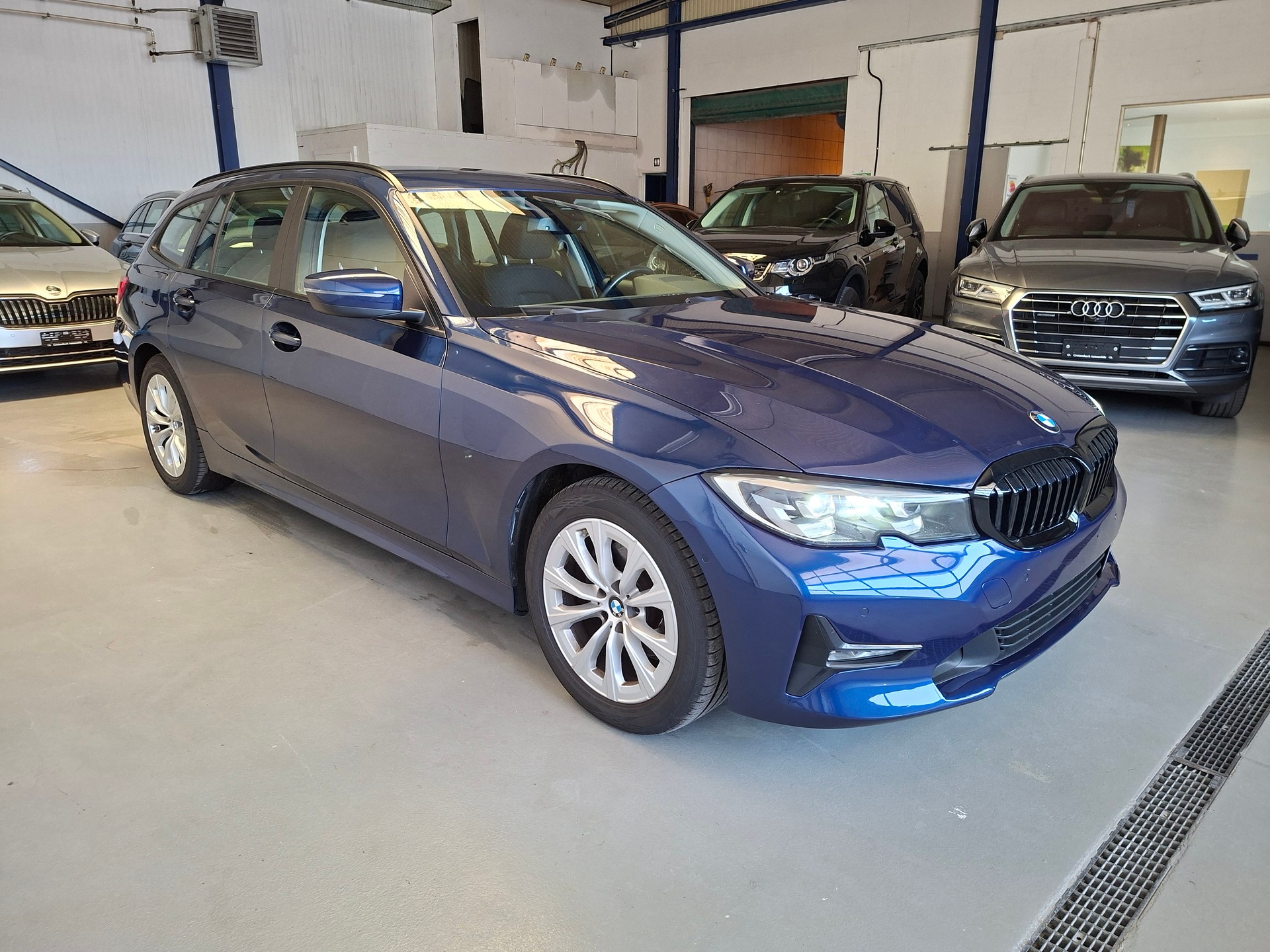 BMW 320d xDrive Touring Steptronic-image-3