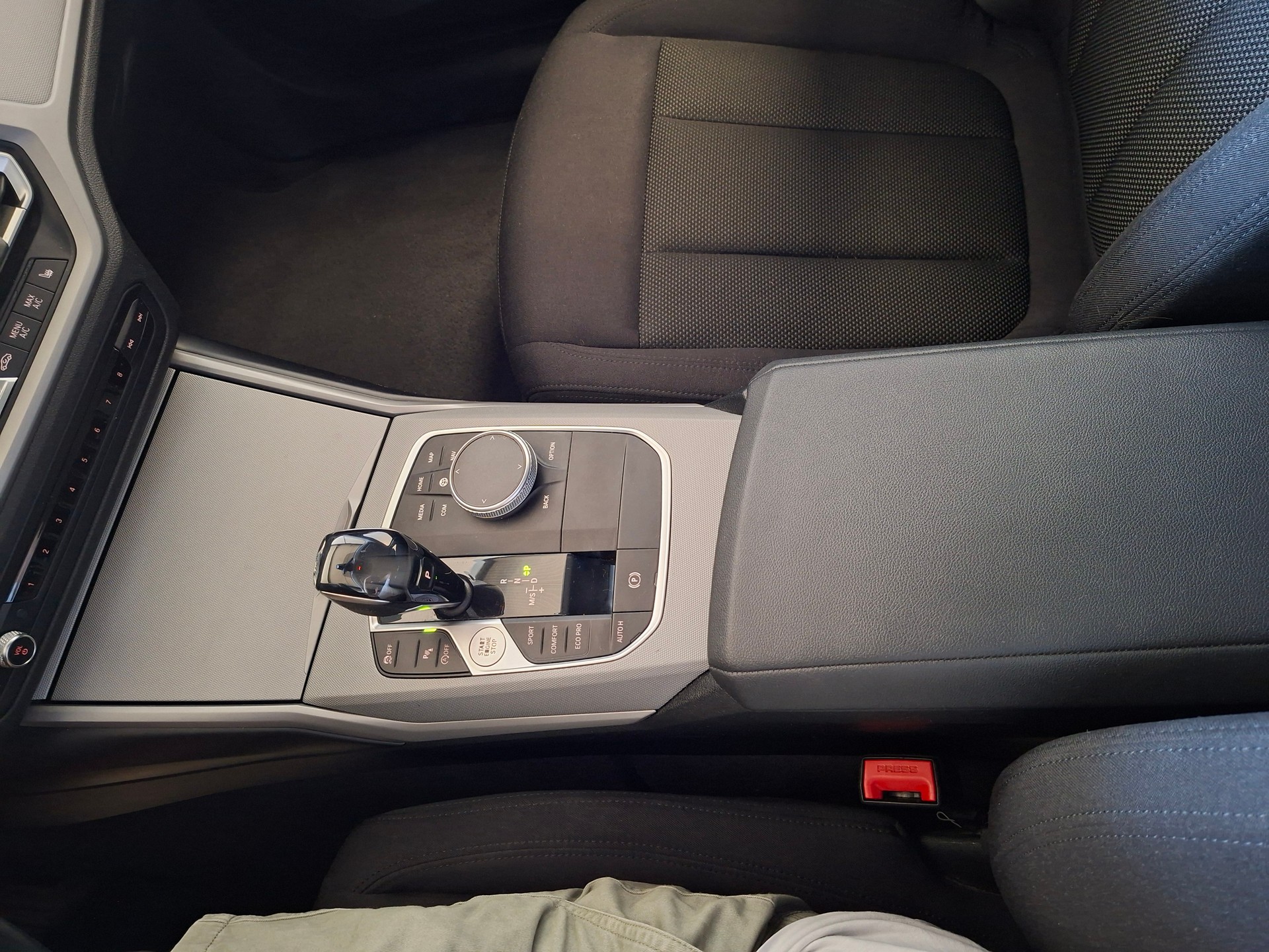 BMW 320d xDrive Touring Steptronic-image-12