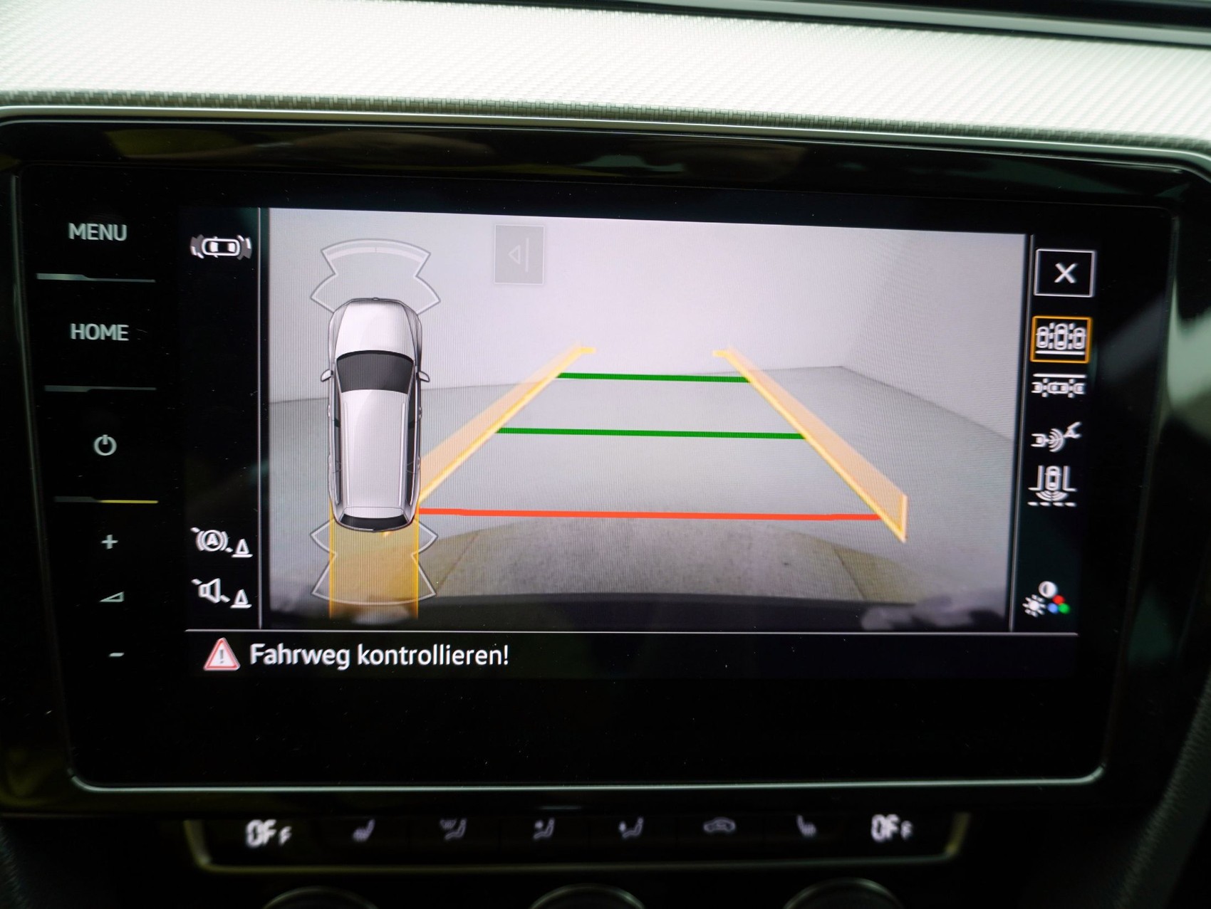VW Passat Variant 2.0 TDI DSG R-Line 4Motion-image-18