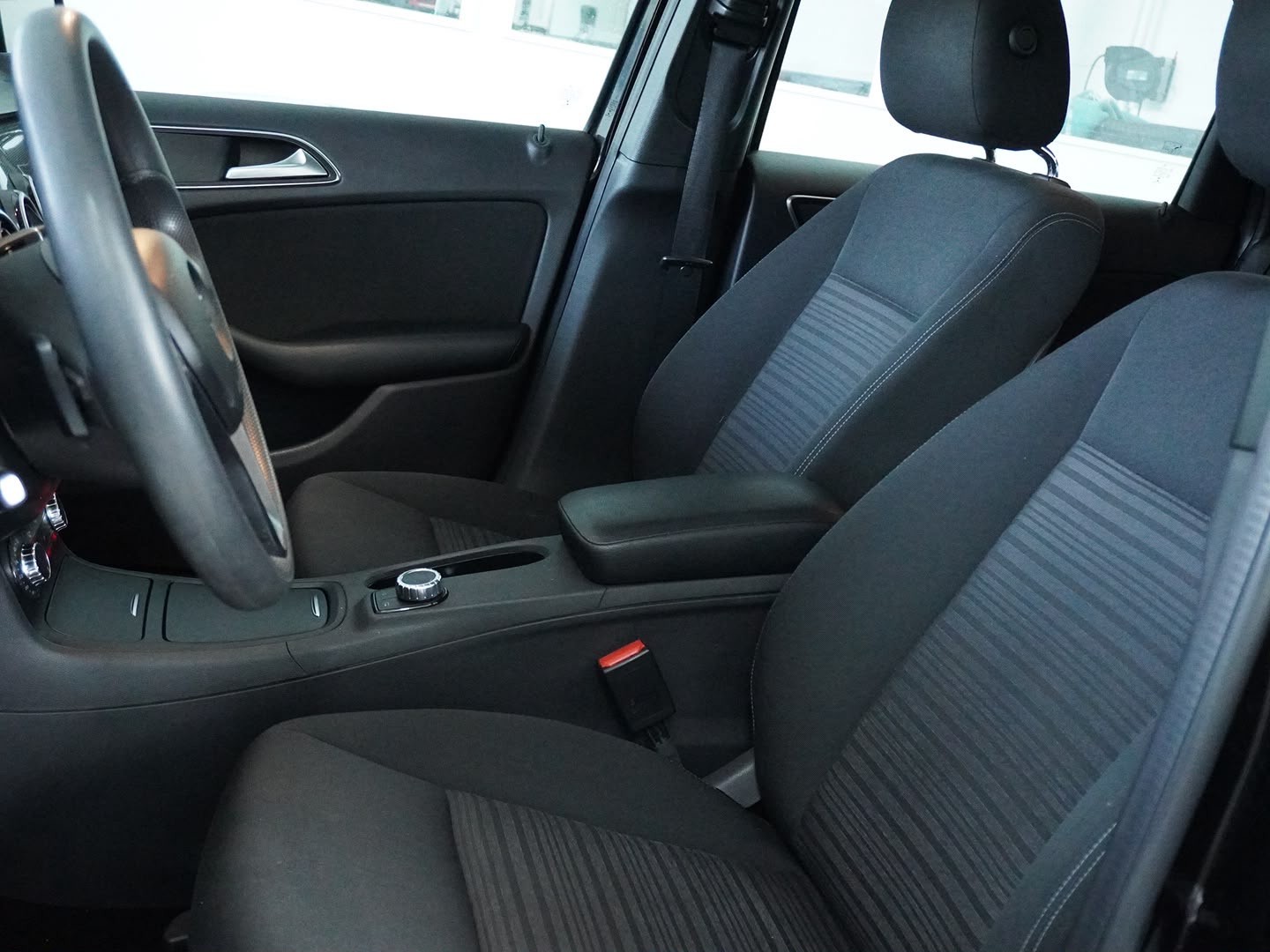 MERCEDES-BENZ B 220 4Matic 7G-DCT-image-3