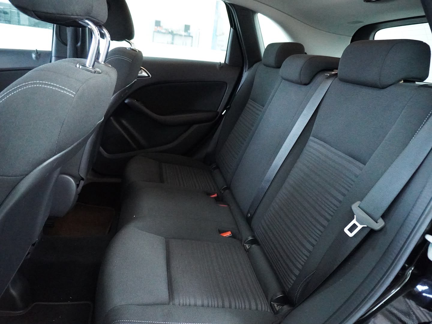 MERCEDES-BENZ B 220 4Matic 7G-DCT-image-4