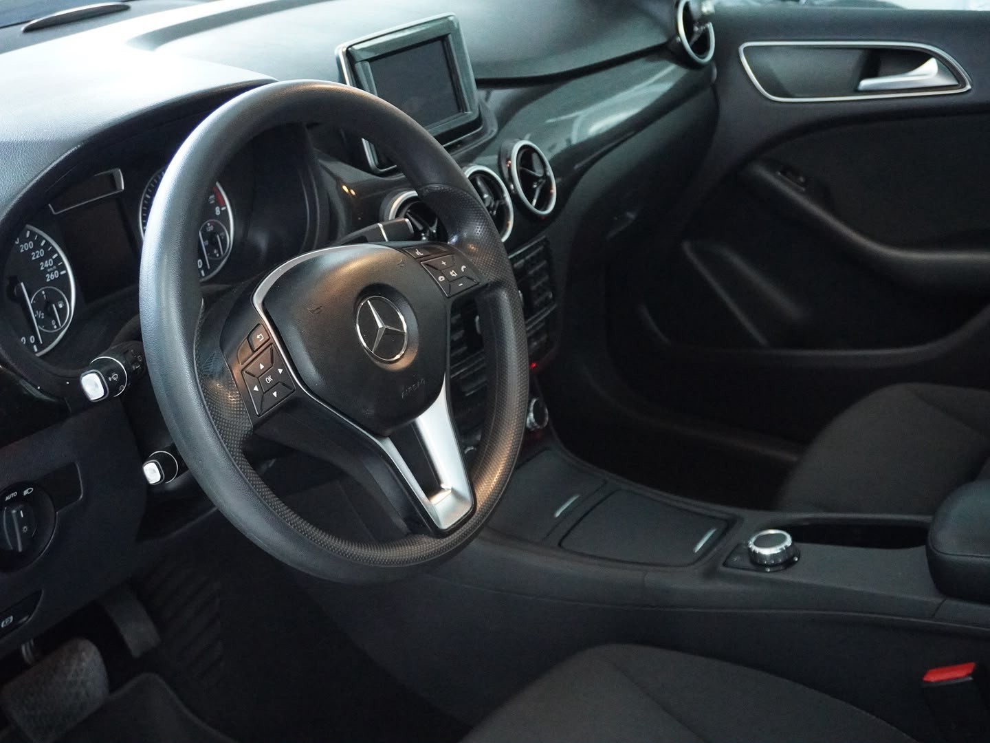 MERCEDES-BENZ B 220 4Matic 7G-DCT-image-2