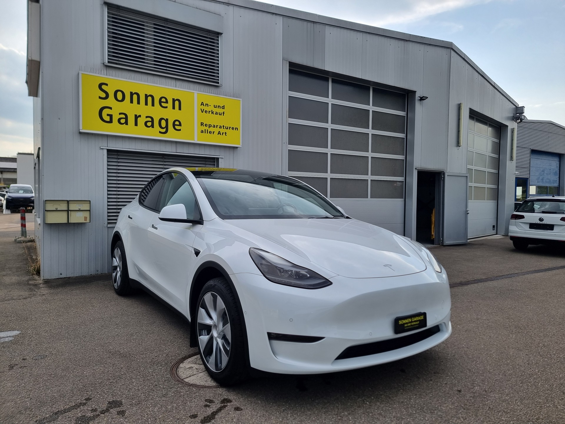 TESLA Model Y Long Range-image-0