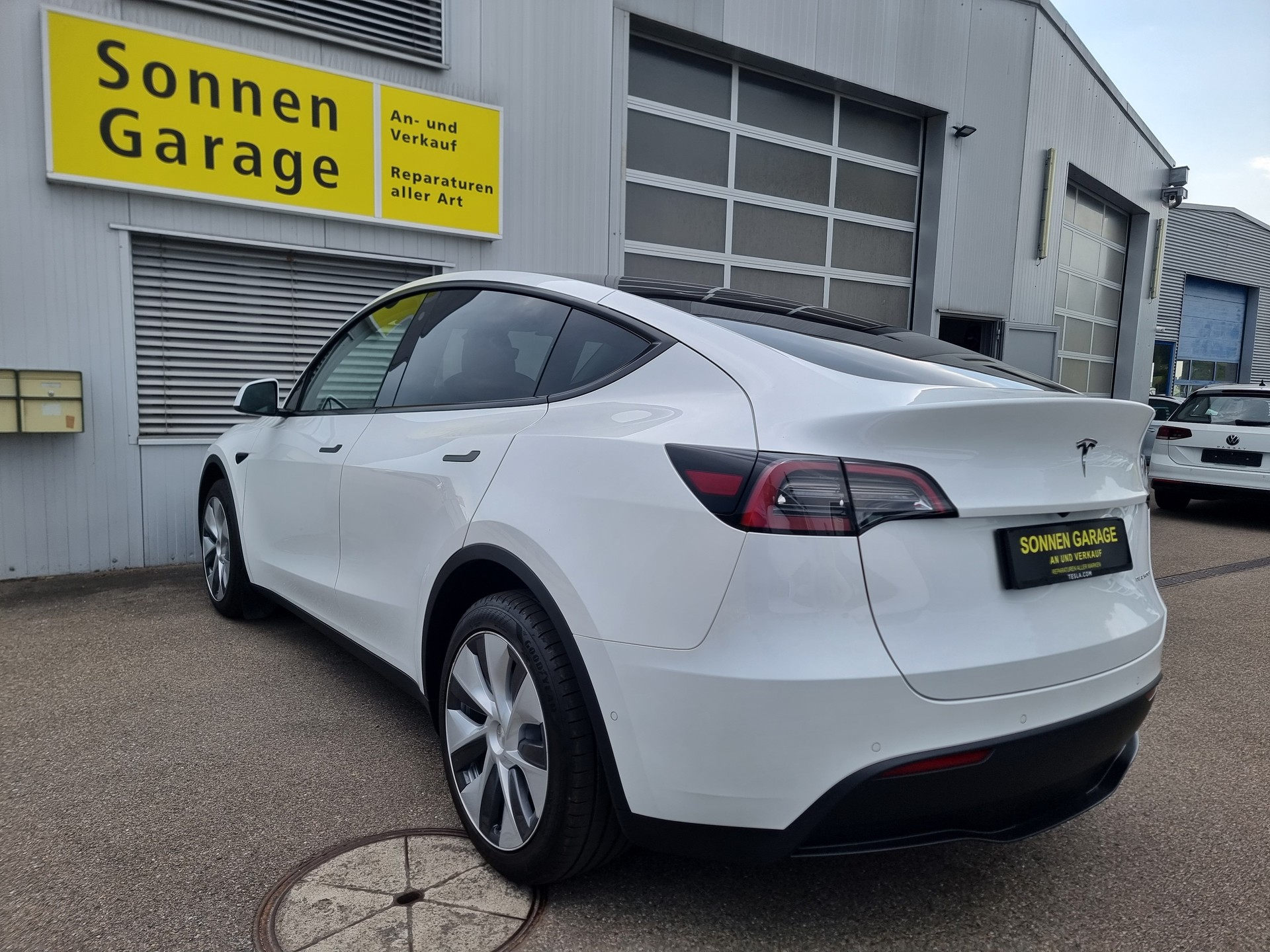 TESLA Model Y Long Range-image-12