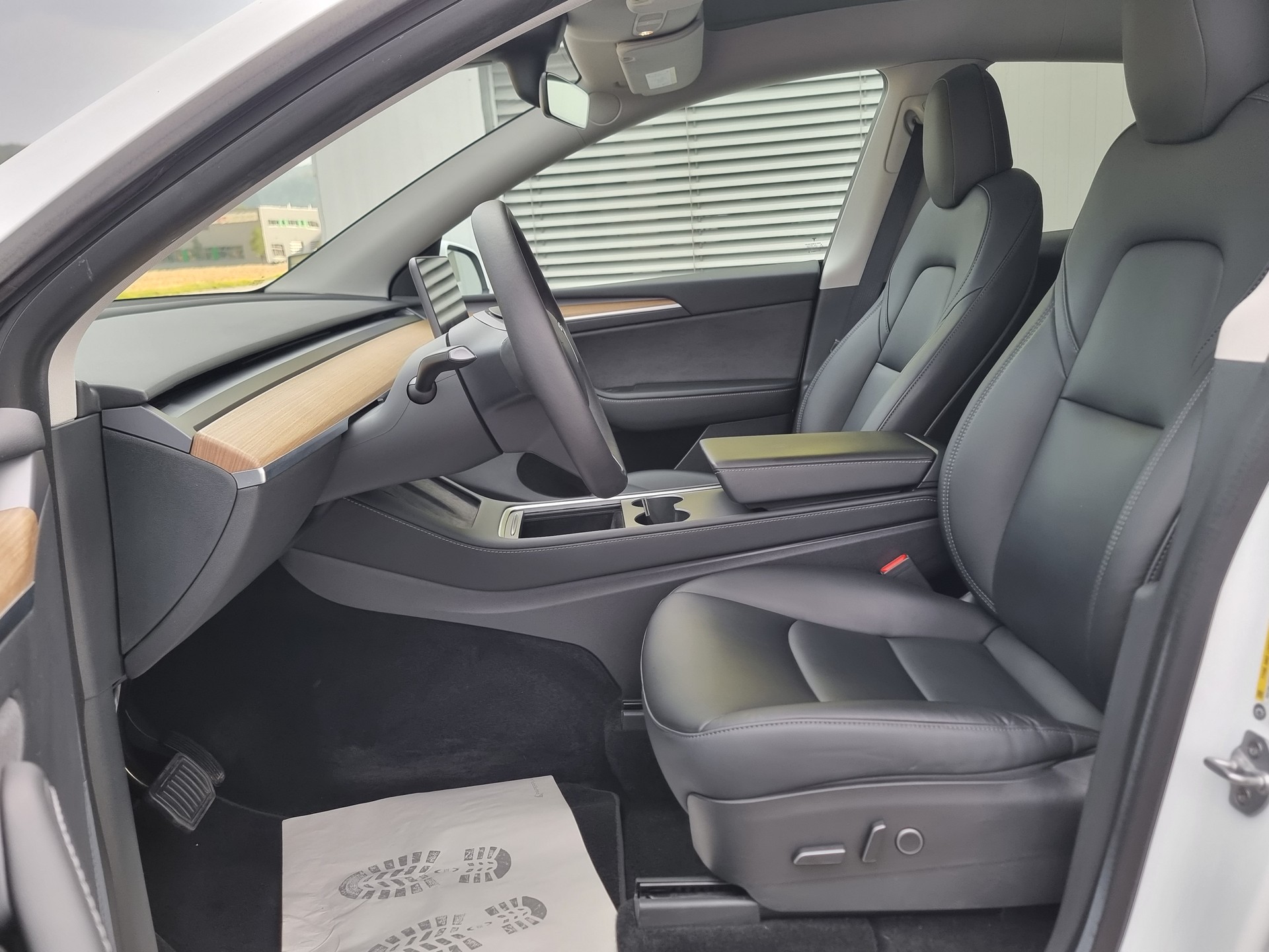 TESLA Model Y Long Range-image-6