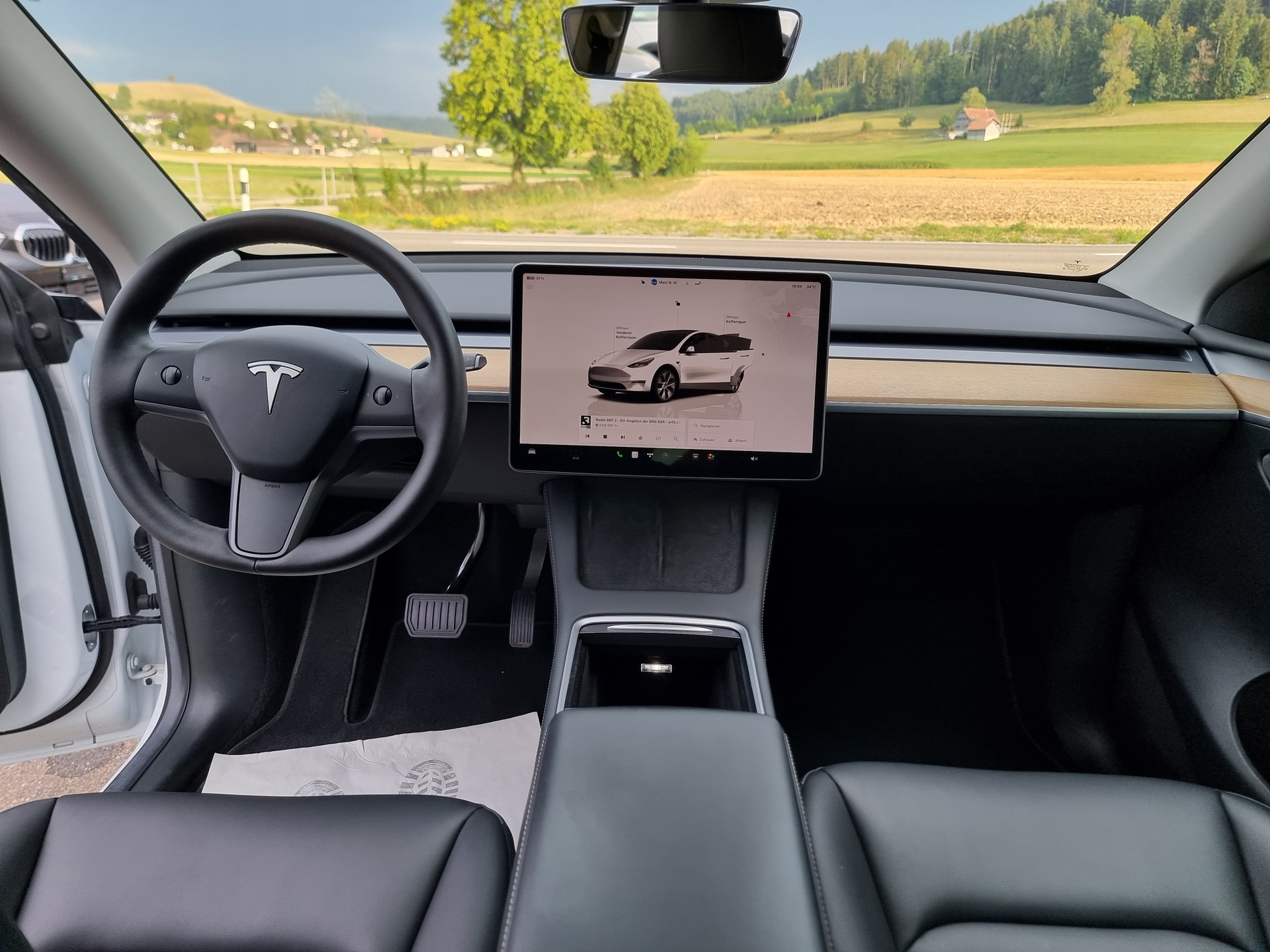 TESLA Model Y Long Range-image-4