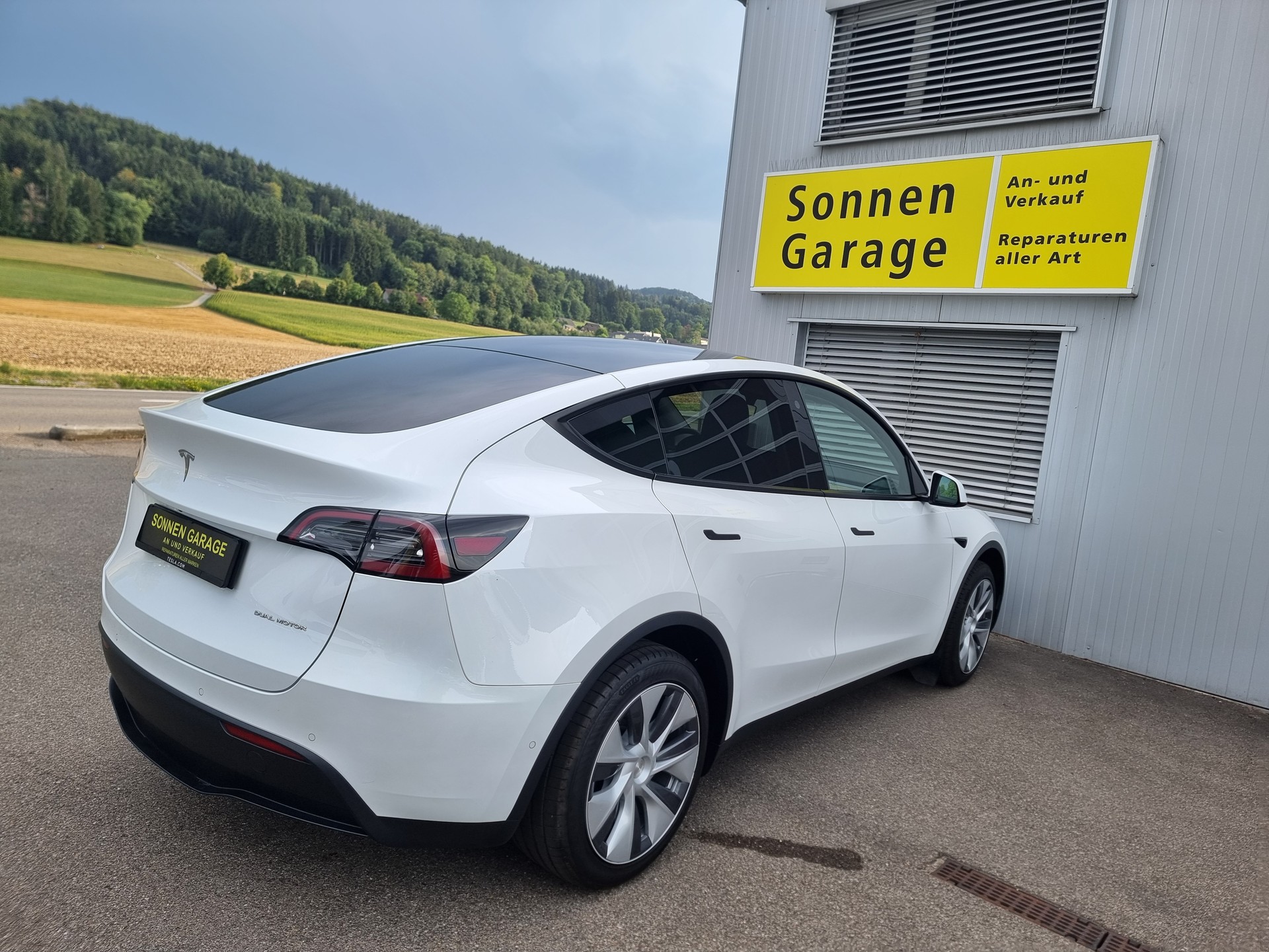 TESLA Model Y Long Range-image-13