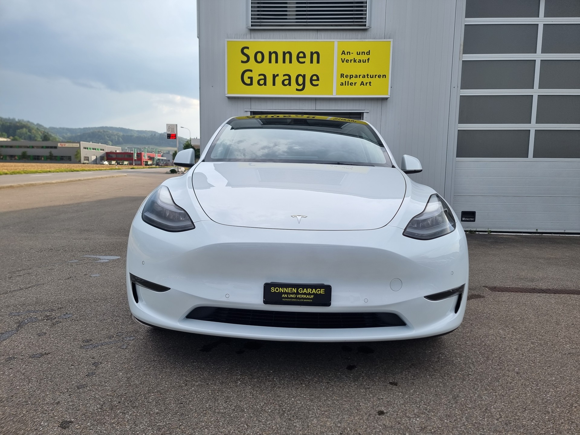 TESLA Model Y Long Range-image-2