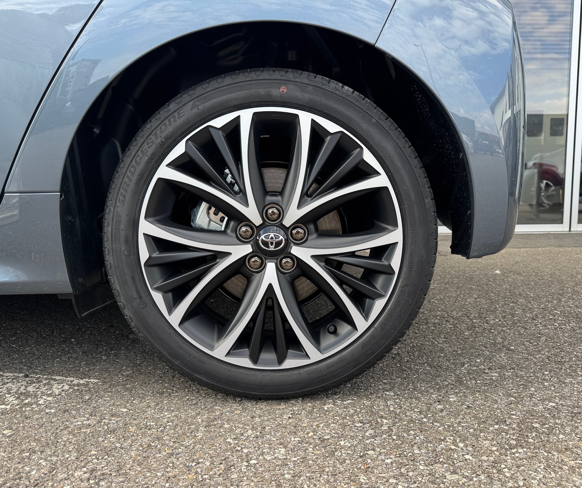 TOYOTA Yaris 1.5 Trend e-CVT-image-5