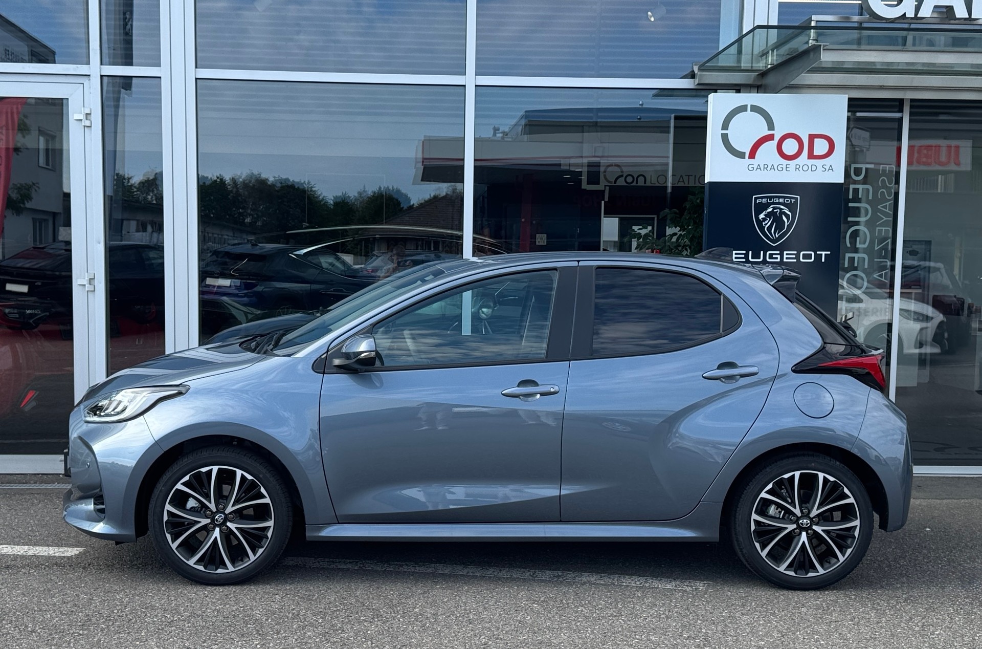 TOYOTA Yaris 1.5 Trend e-CVT-image-4