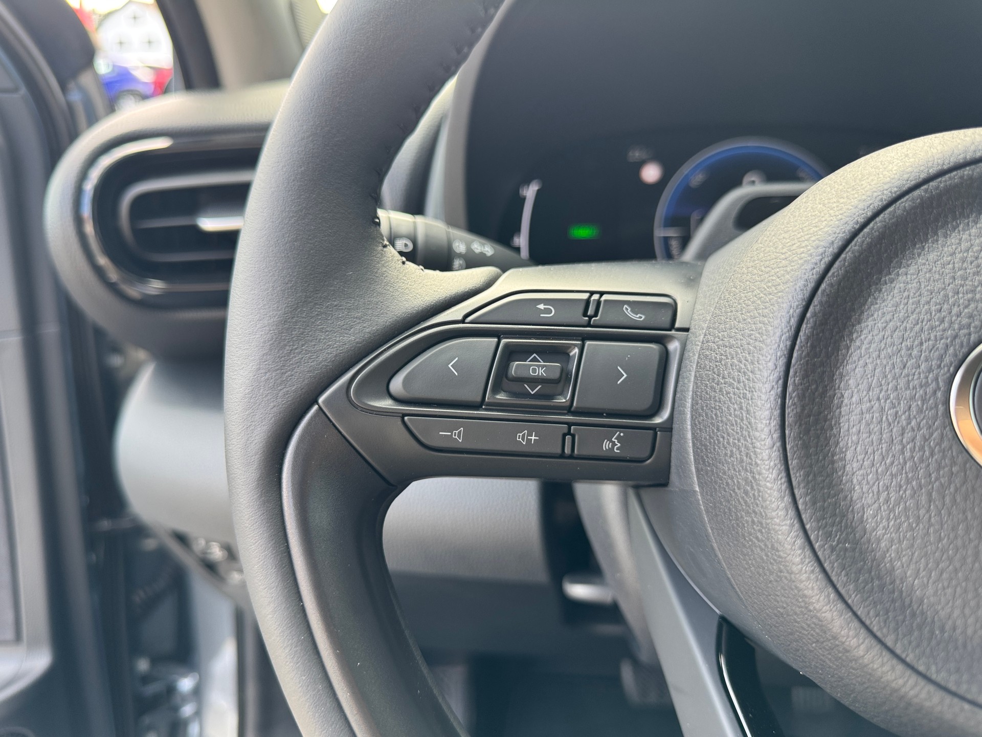 TOYOTA Yaris 1.5 Trend e-CVT-image-14