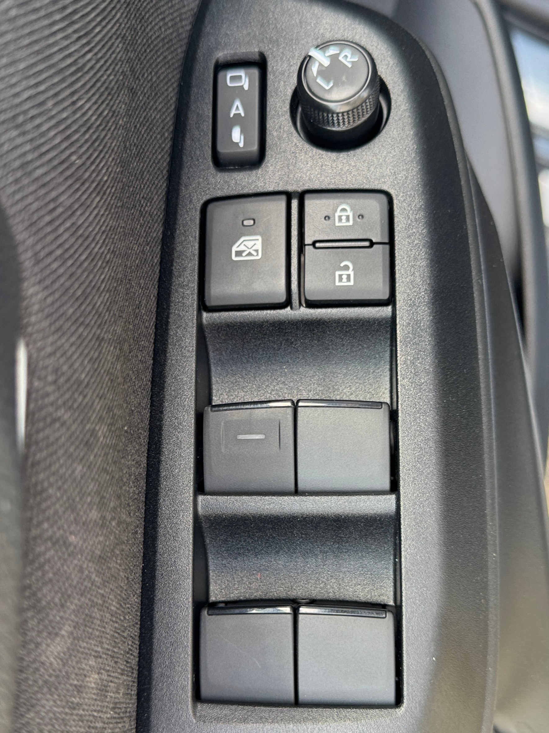 TOYOTA Yaris 1.5 Trend e-CVT-image-21
