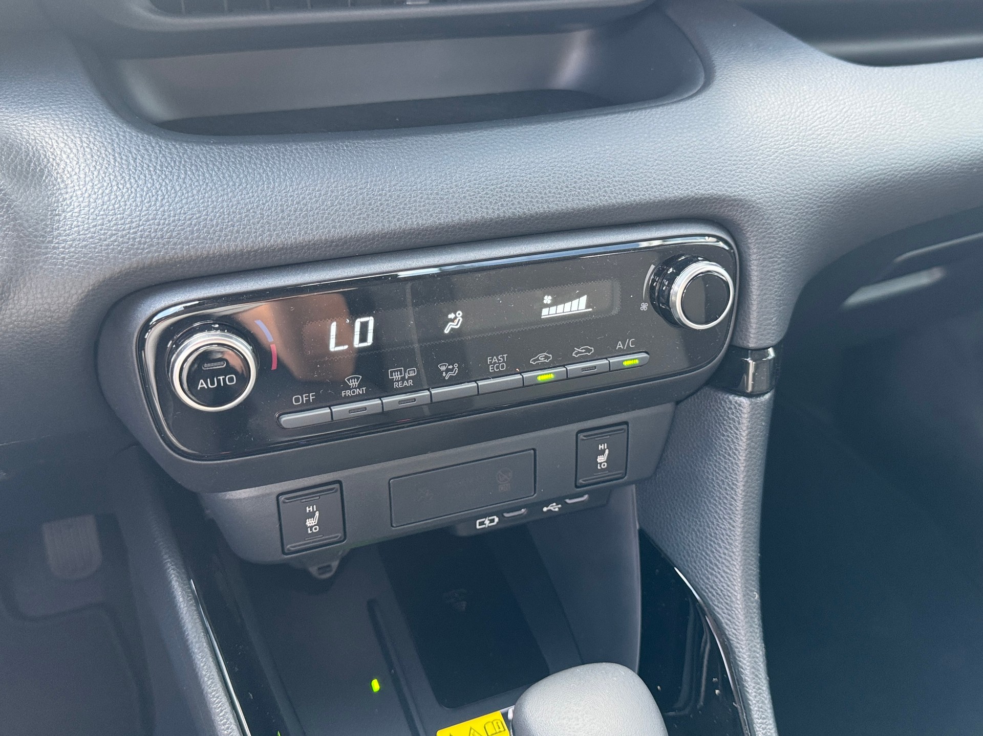 TOYOTA Yaris 1.5 Trend e-CVT-image-17