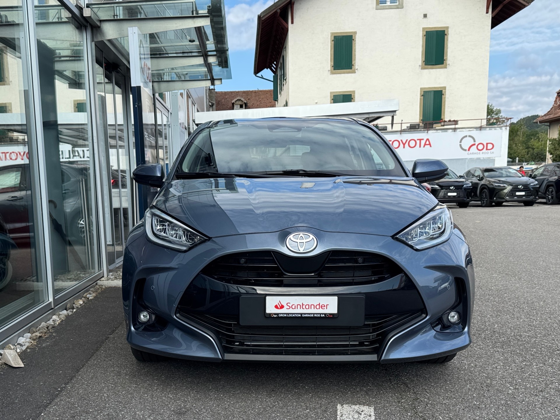 TOYOTA Yaris 1.5 Trend e-CVT-image-2