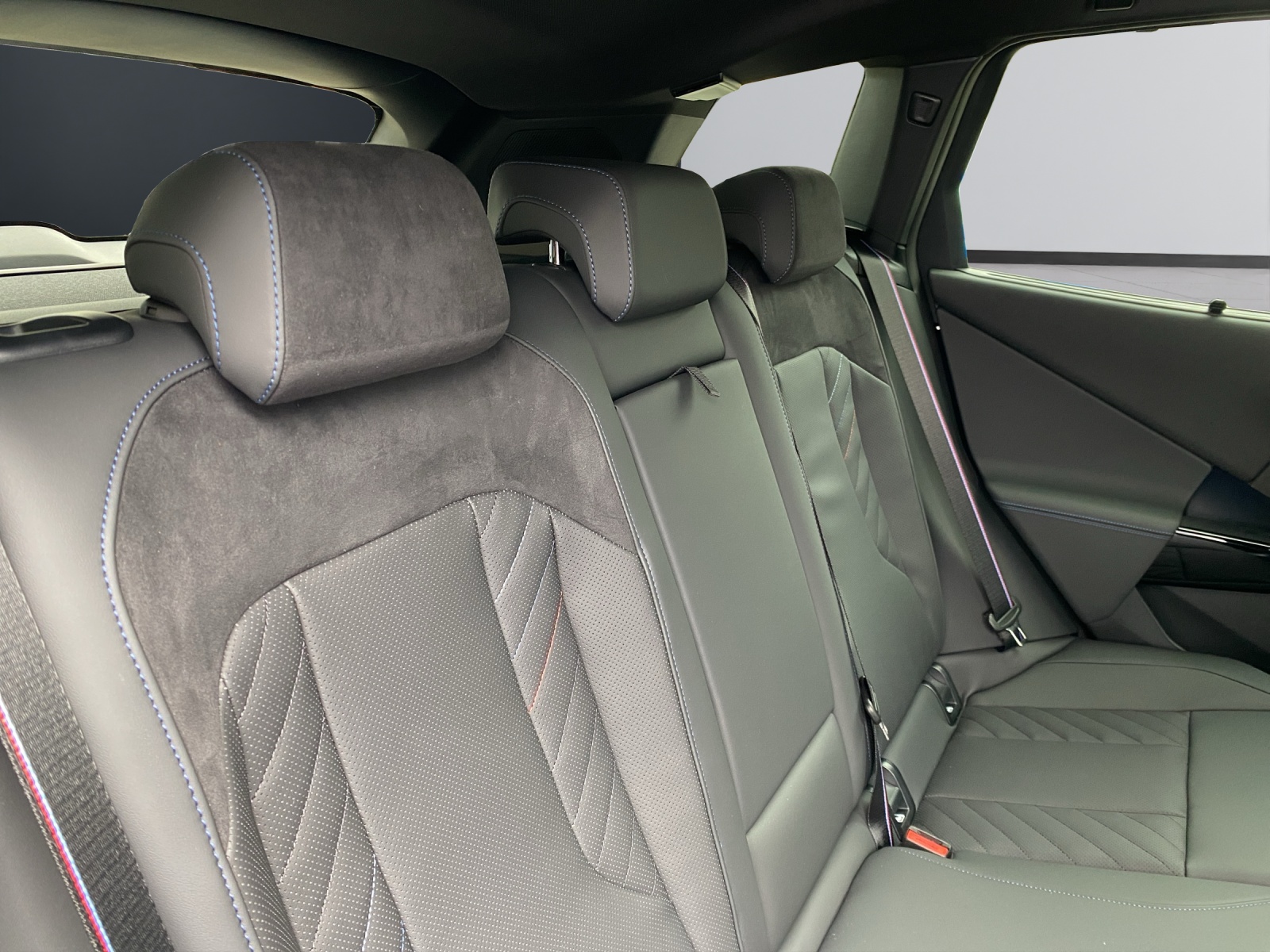 BMW X3 M50i-image-14
