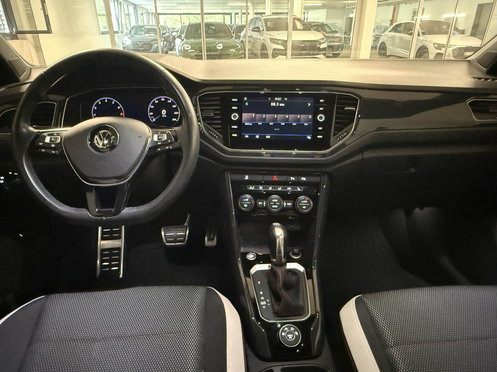 VW T-Roc 1.5 TSI EVO Sport DSG 4Motion-image-9