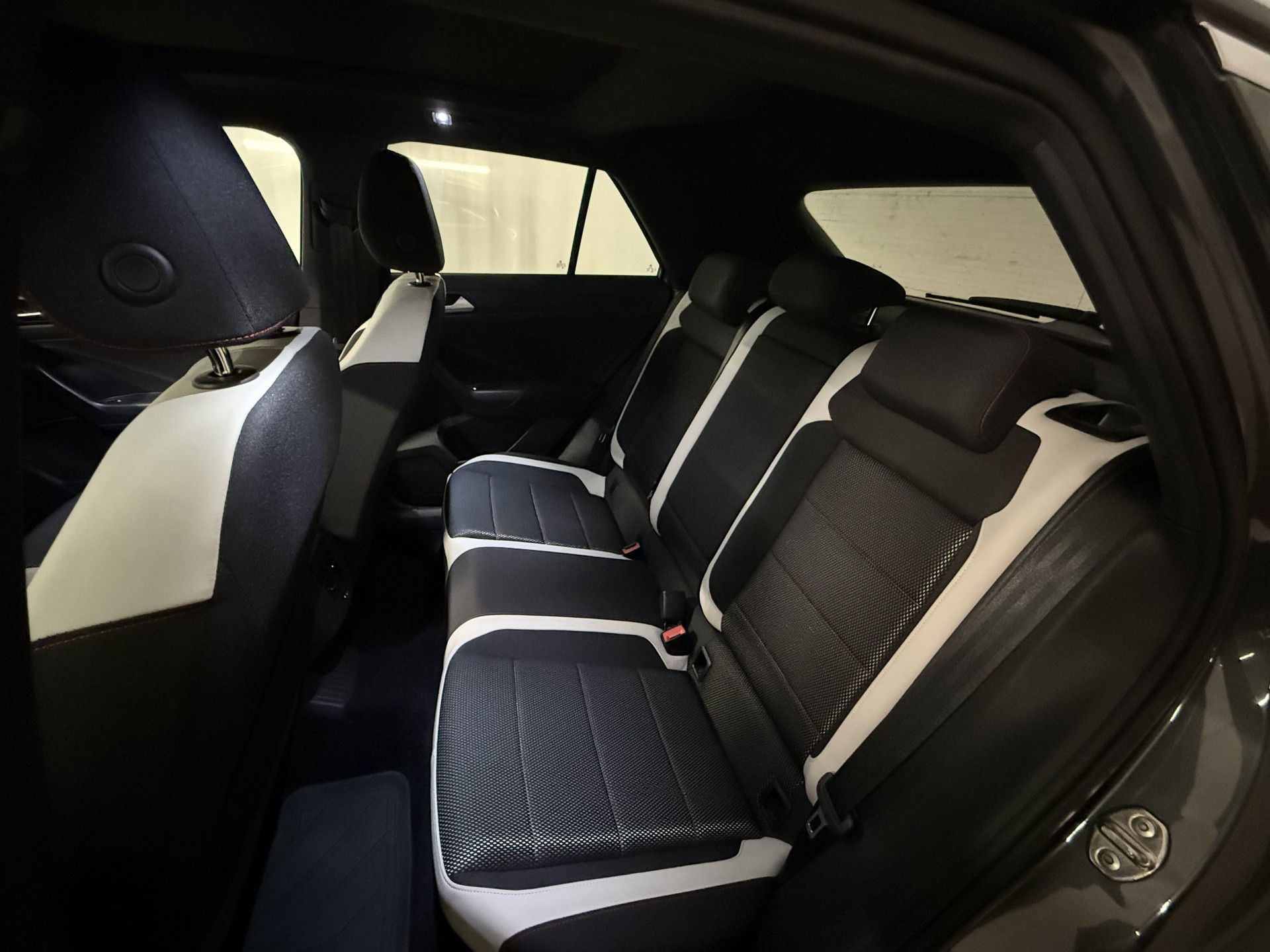 VW T-Roc 1.5 TSI EVO Sport DSG 4Motion-image-11