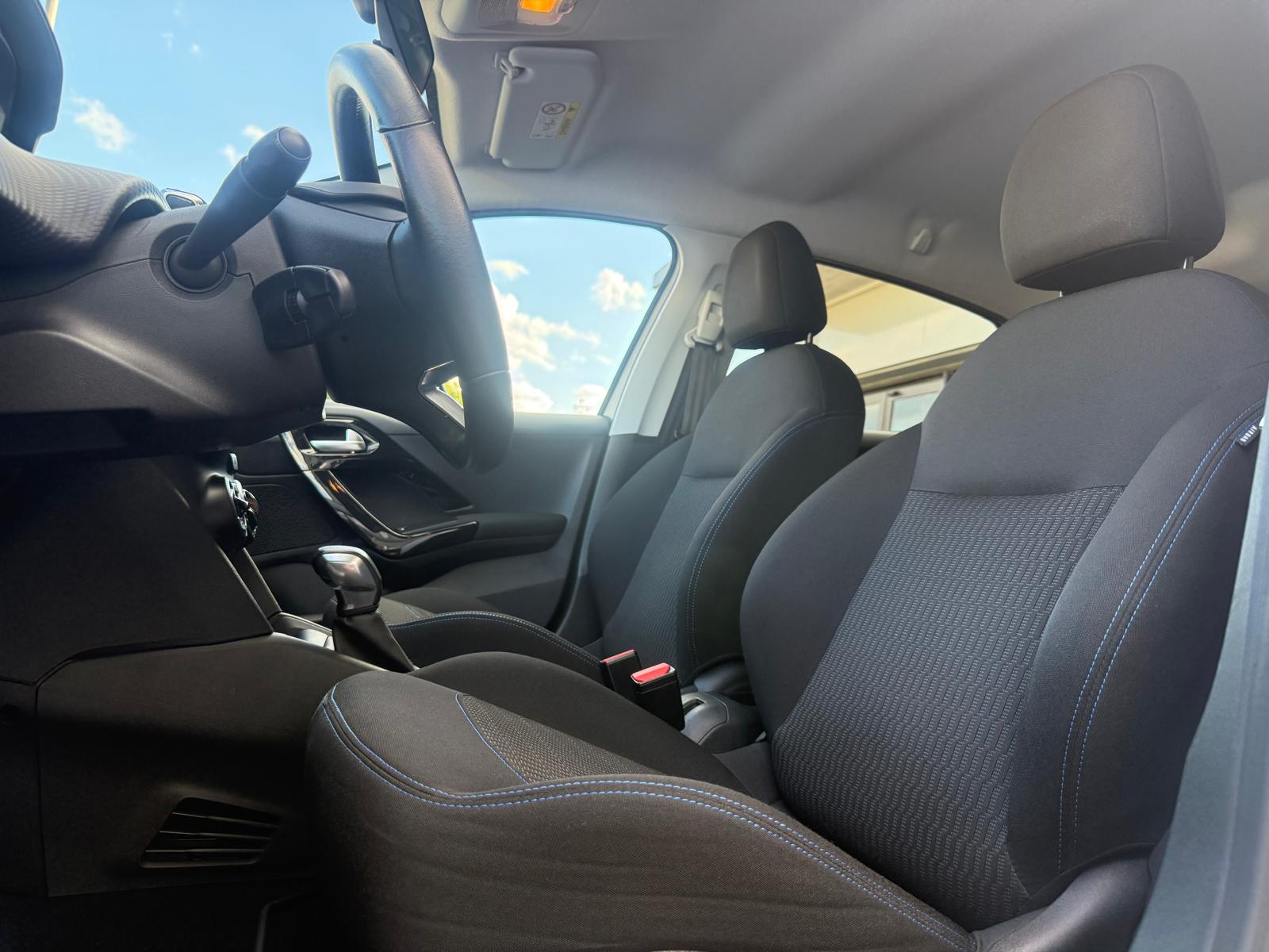 PEUGEOT 208 1.2 PureTech Style-image-9