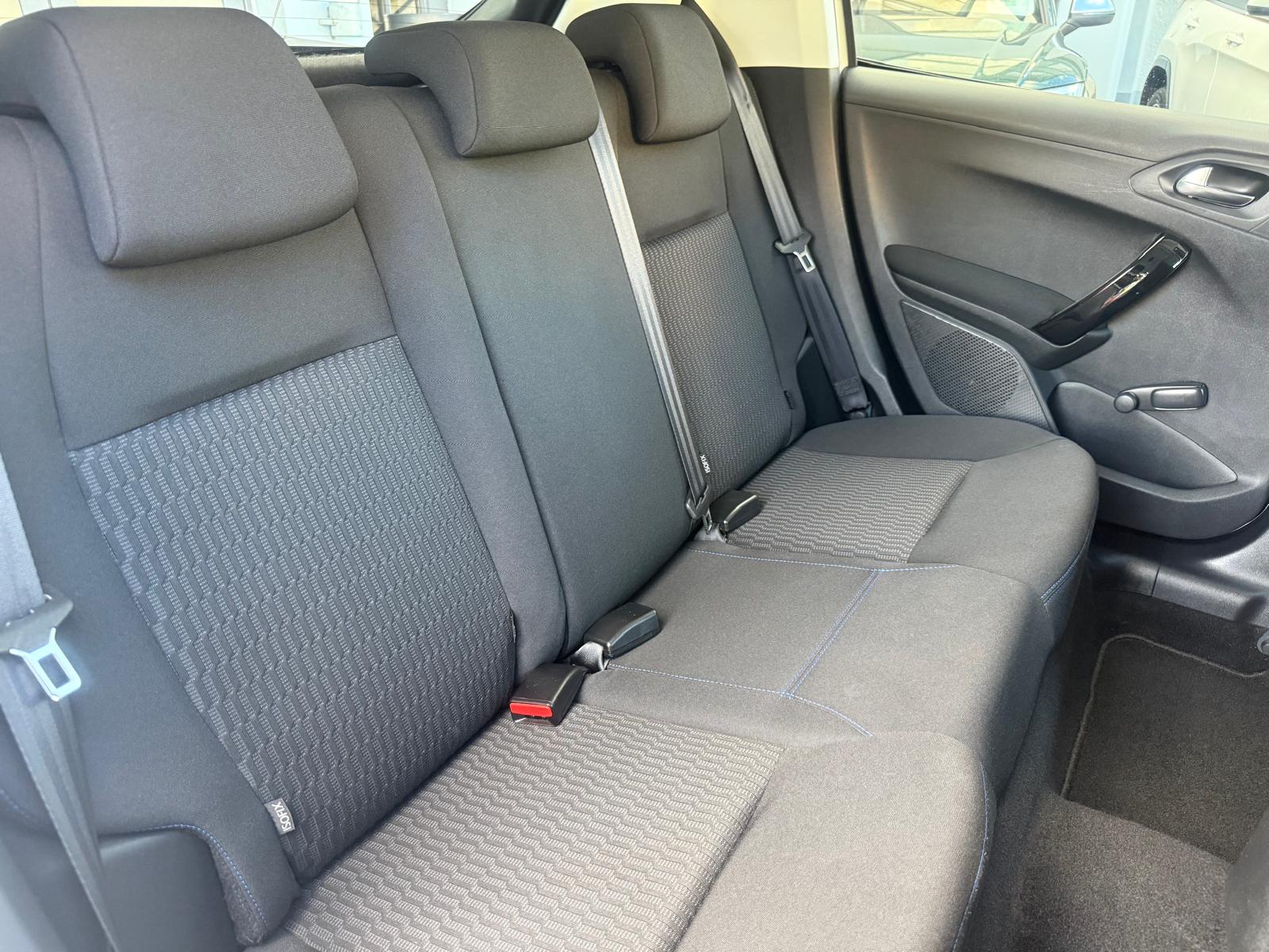 PEUGEOT 208 1.2 PureTech Style-image-14
