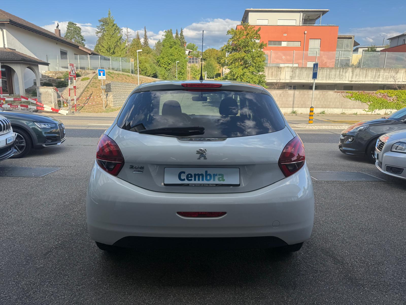 PEUGEOT 208 1.2 PureTech Style-image-3