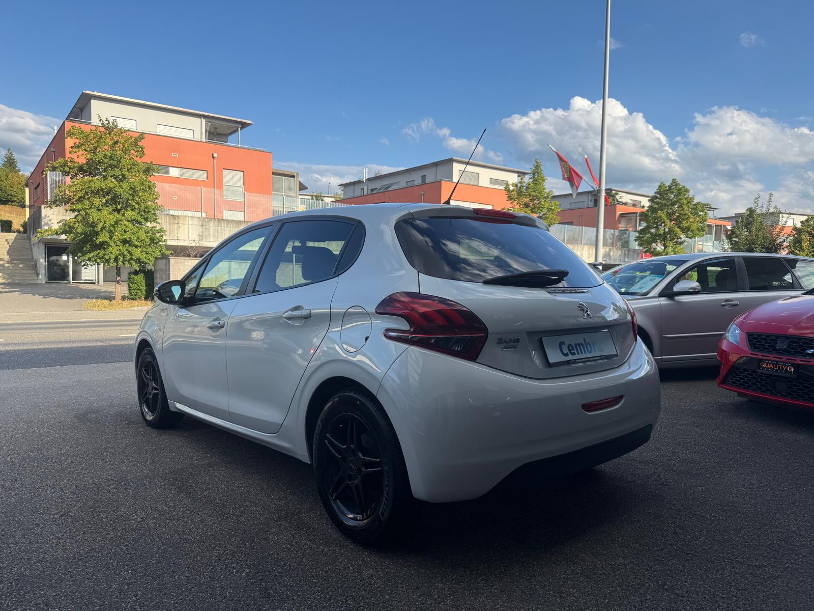 PEUGEOT 208 1.2 PureTech Style-image-2