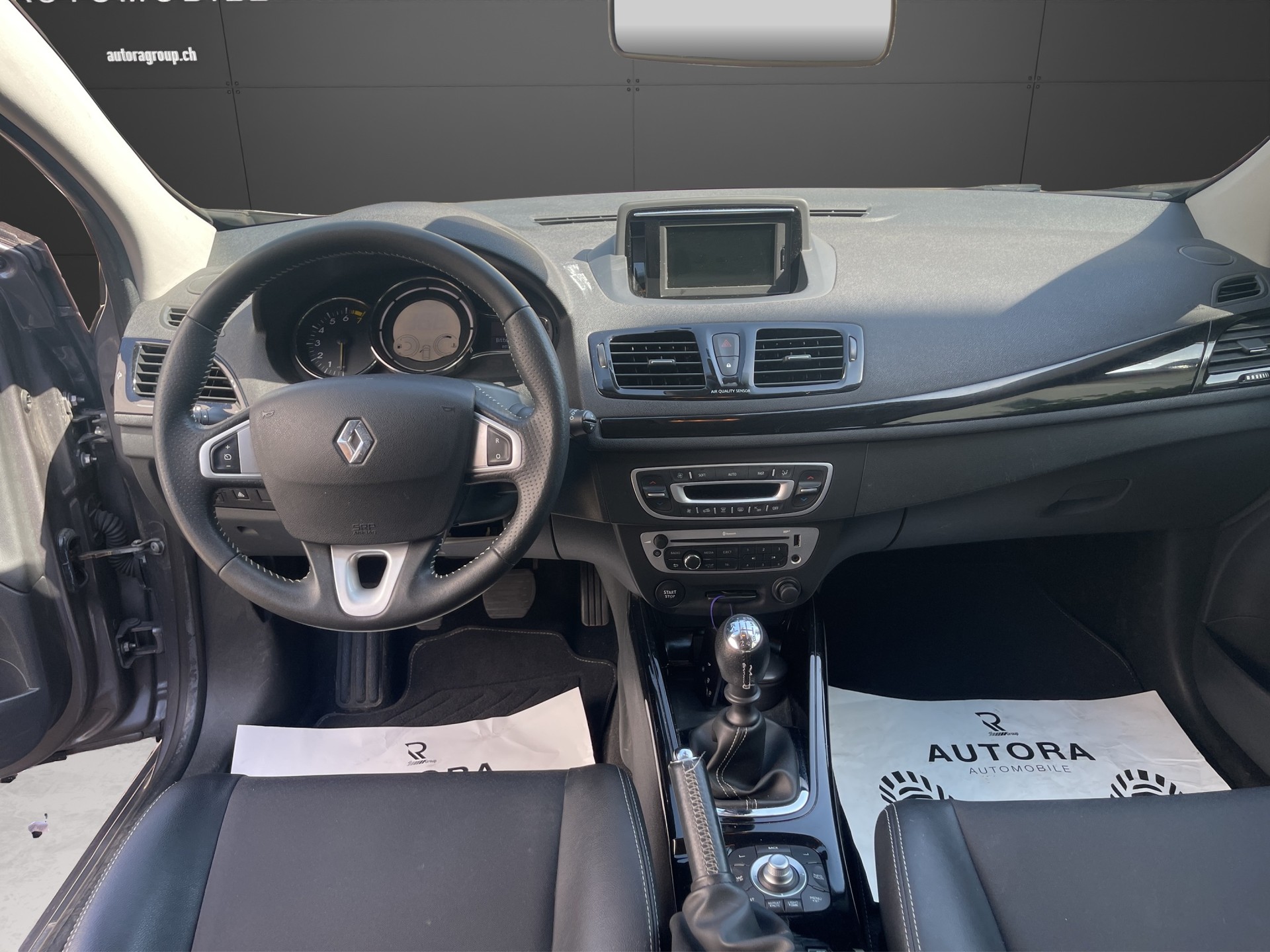 RENAULT Mégane 1.4 16V Turbo Bose-image-8