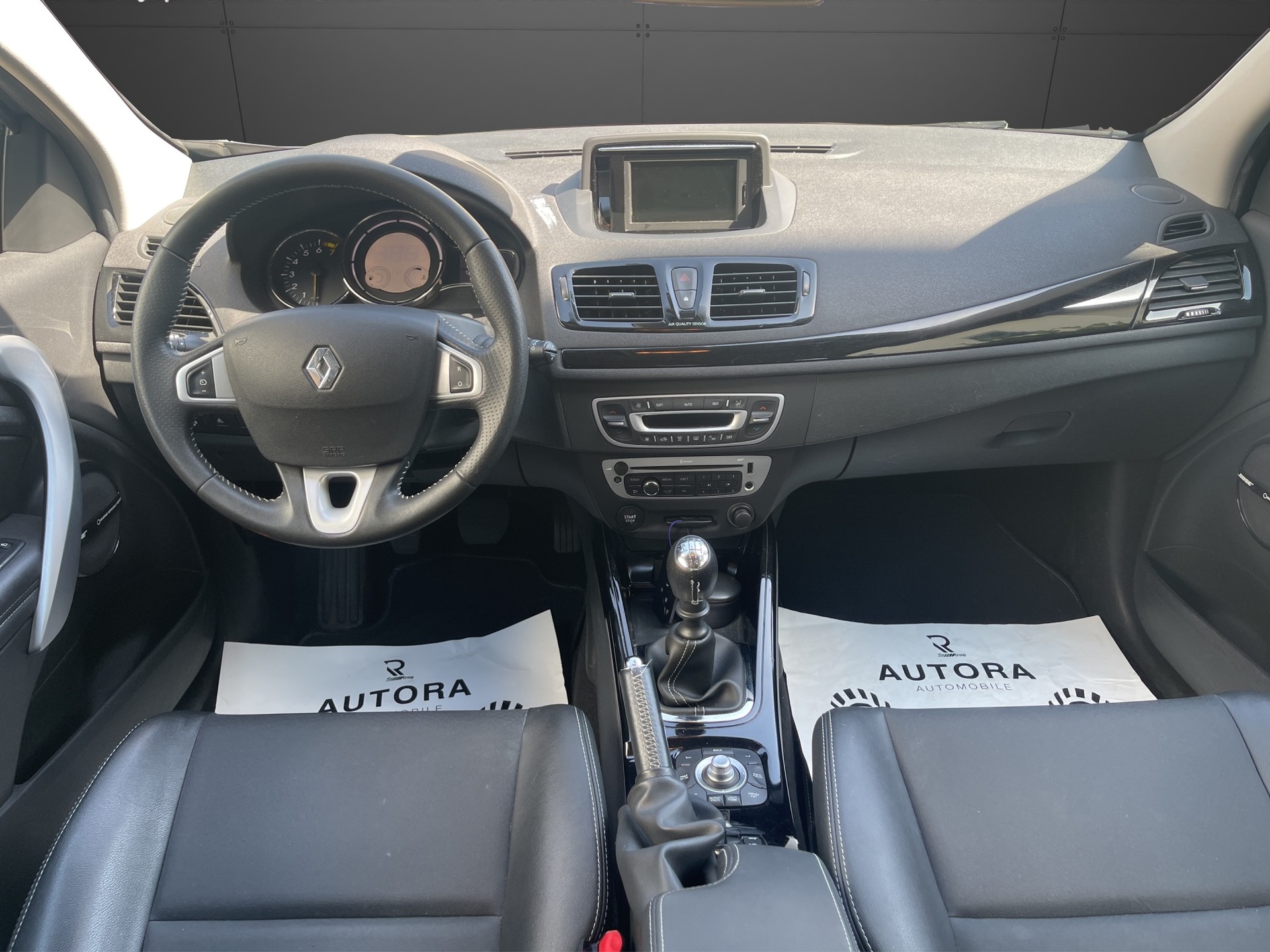 RENAULT Mégane 1.4 16V Turbo Bose-image-10
