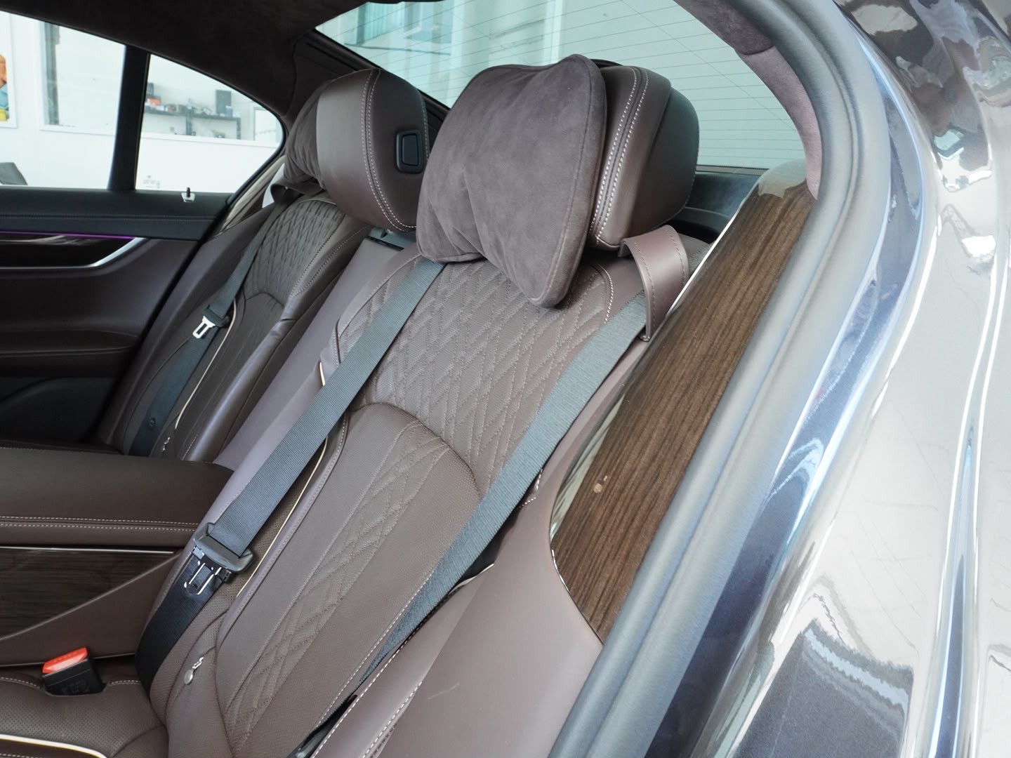 BMW 740e iPerformance Steptronic-image-13