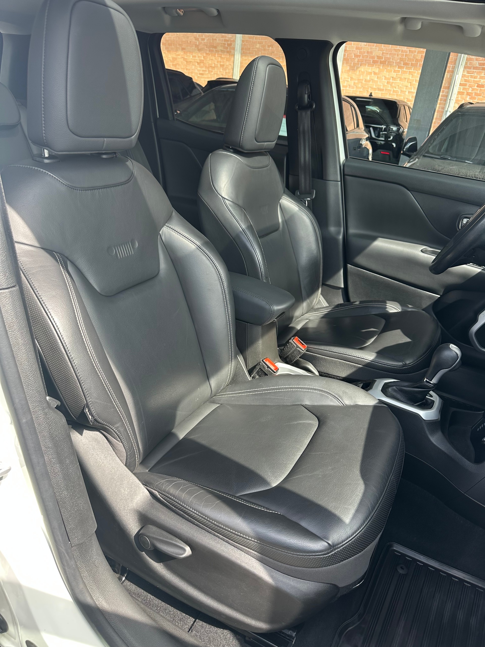 JEEP Renegade 1.4 Turbo Limited AWD-image-6