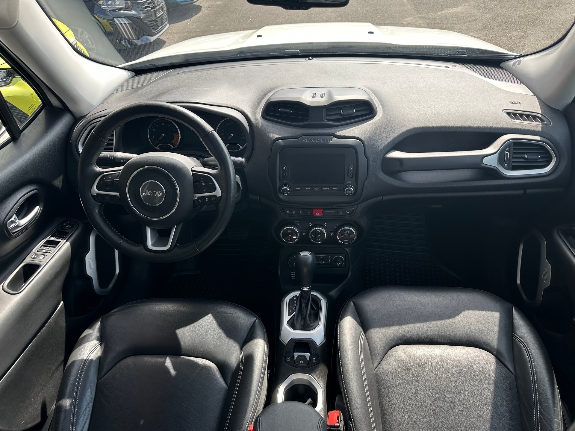 JEEP Renegade 1.4 Turbo Limited AWD-image-5