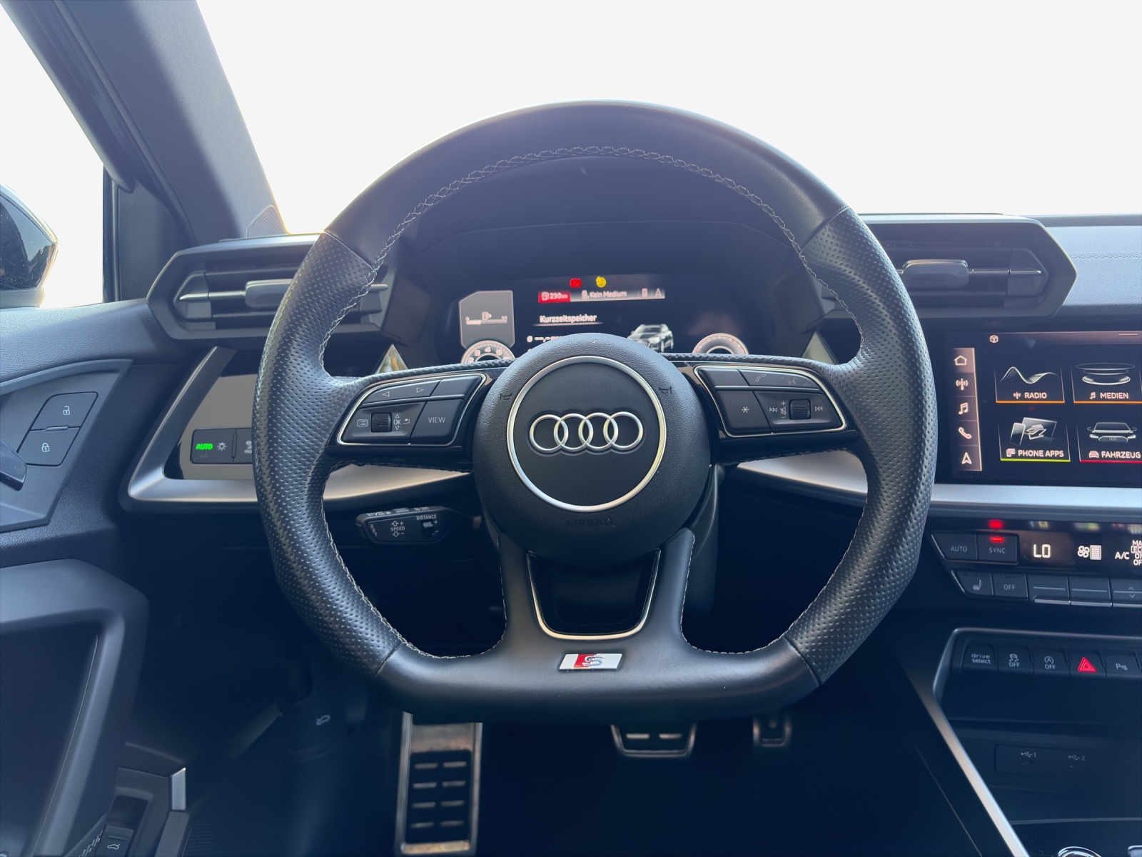 AUDI A3 Sportback 40 TFSI S line quattro S-tronic-image-9
