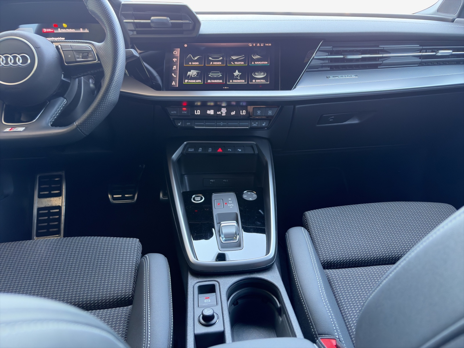 AUDI A3 Sportback 40 TFSI S line quattro S-tronic-image-10