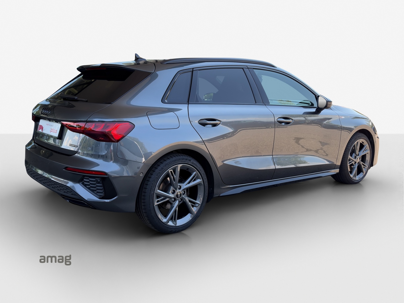 AUDI A3 Sportback 40 TFSI S line quattro S-tronic-image-4
