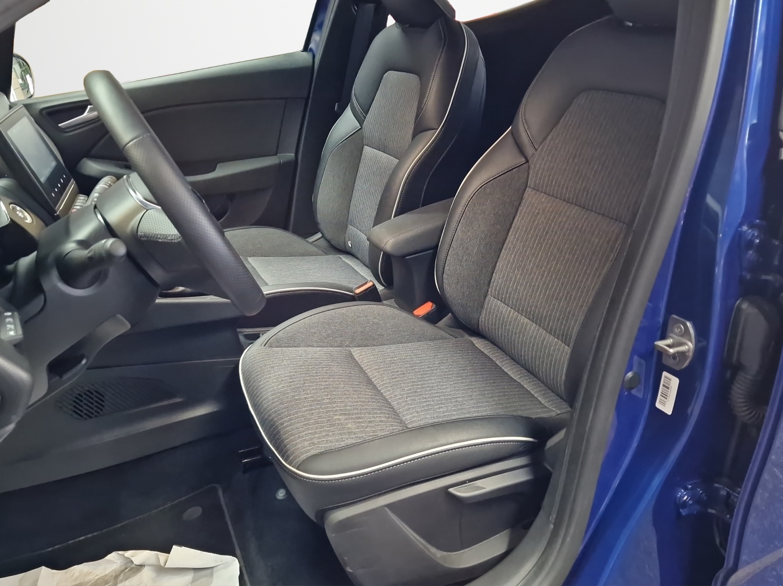 MITSUBISHI COLT 1.6 HEV Instyle-image-6