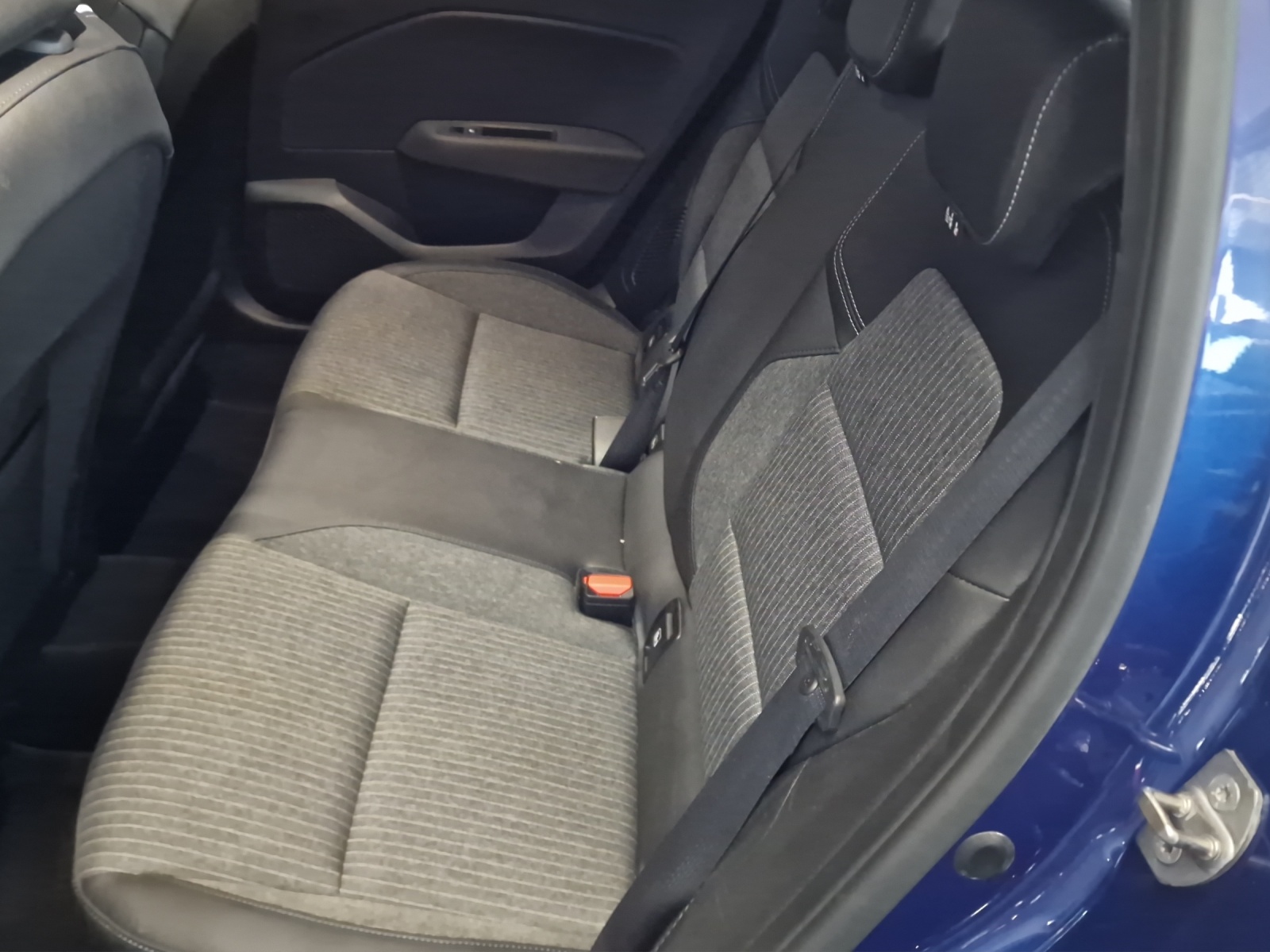MITSUBISHI COLT 1.6 HEV Instyle-image-8