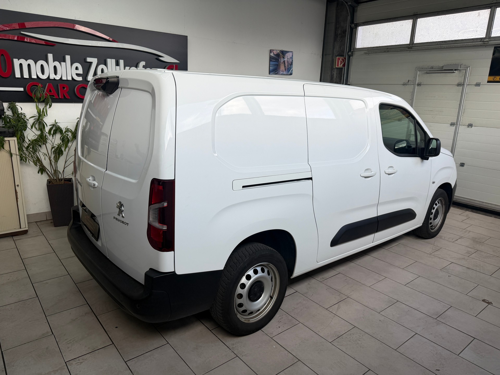 PEUGEOT Partner 1.5 Blue HDi s/s Premium Long EAT8 1000kg-image-10
