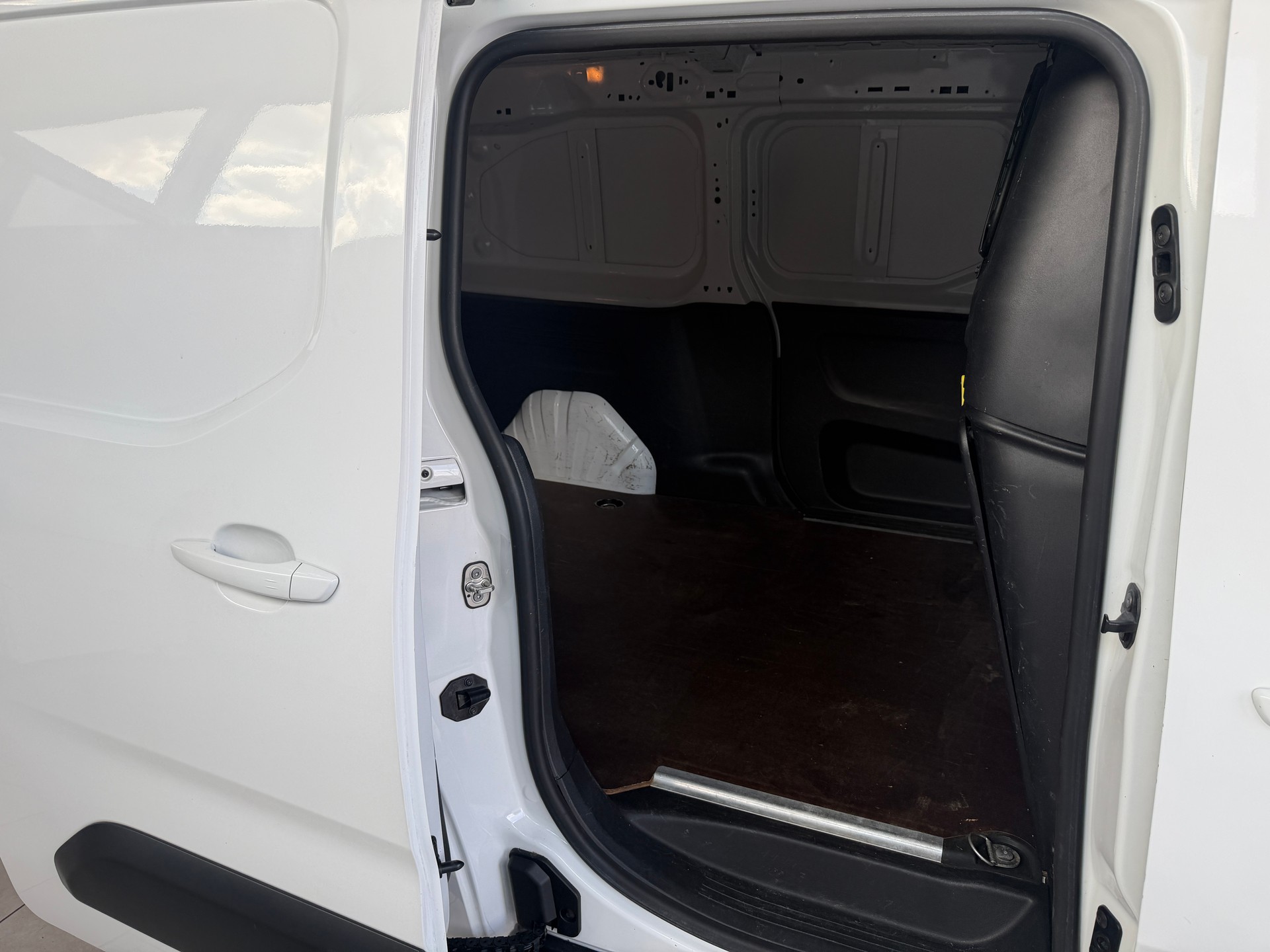 PEUGEOT Partner 1.5 Blue HDi s/s Premium Long EAT8 1000kg-image-6