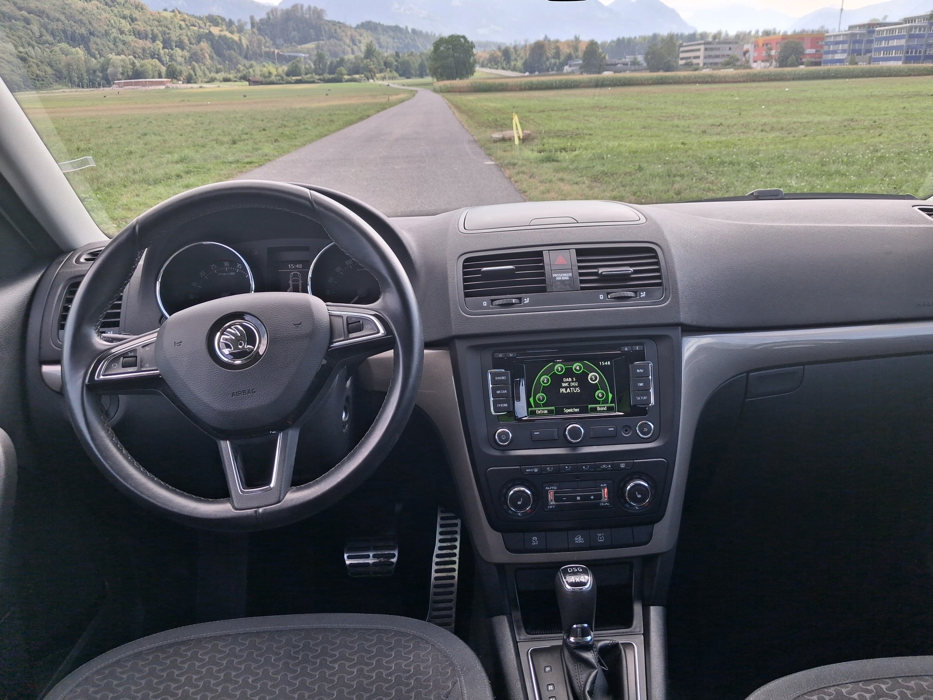 SKODA Yeti 2.0 TDI Elegance 4x4 DSG-image-6