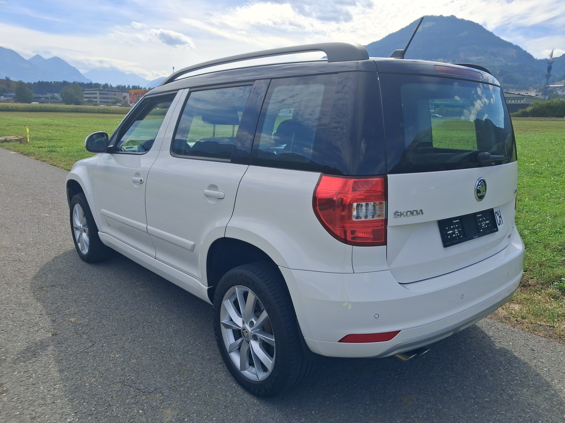SKODA Yeti 2.0 TDI Elegance 4x4 DSG-image-2