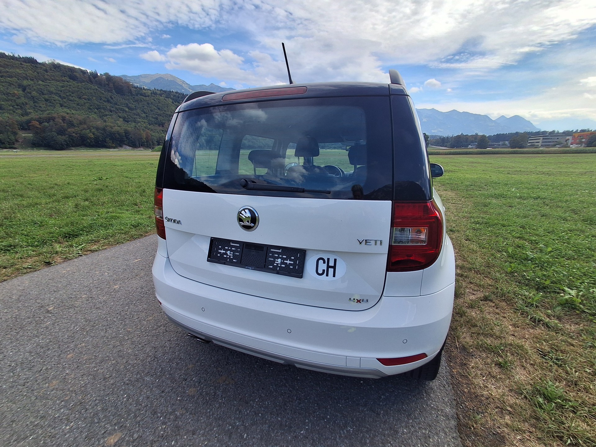SKODA Yeti 2.0 TDI Elegance 4x4 DSG-image-5