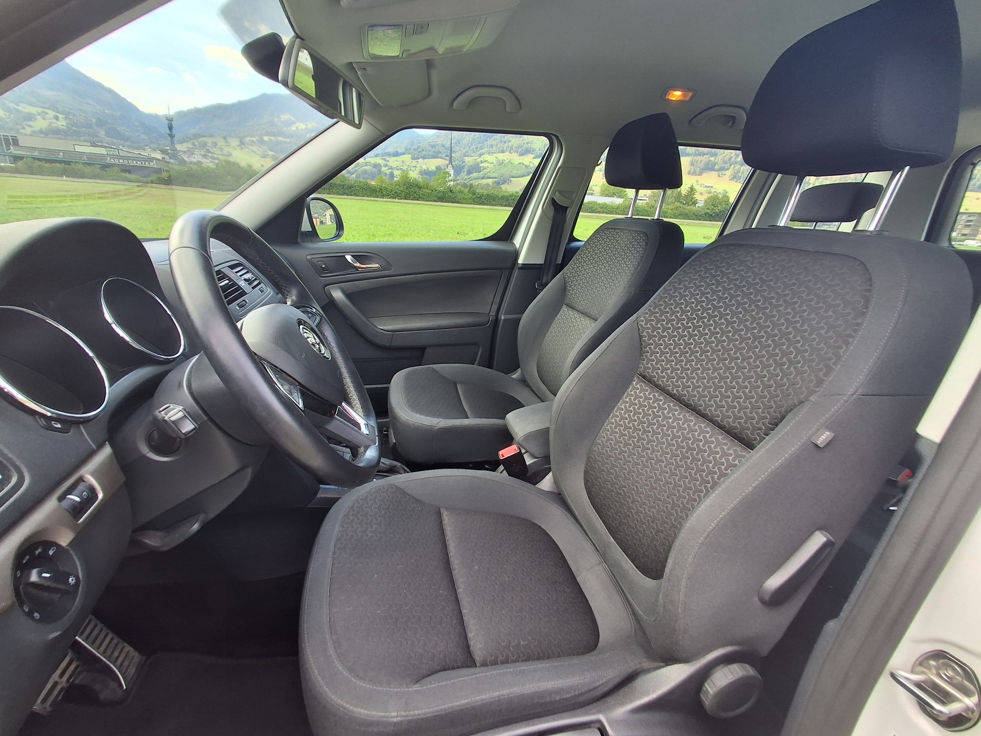 SKODA Yeti 2.0 TDI Elegance 4x4 DSG-image-7