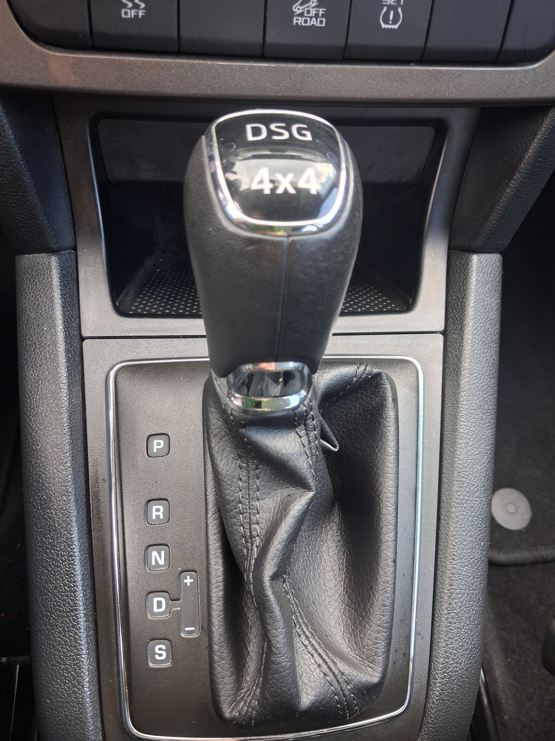SKODA Yeti 2.0 TDI Elegance 4x4 DSG-image-9