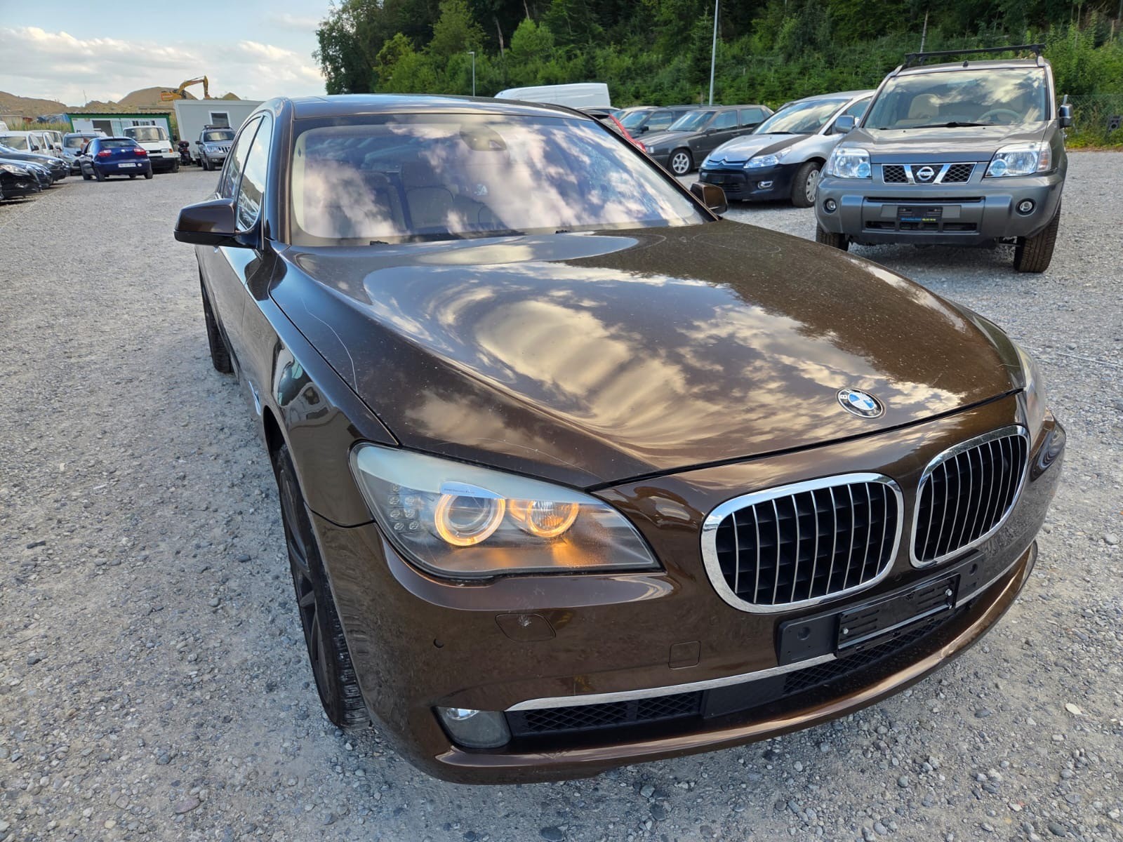 BMW 750Li-image-0