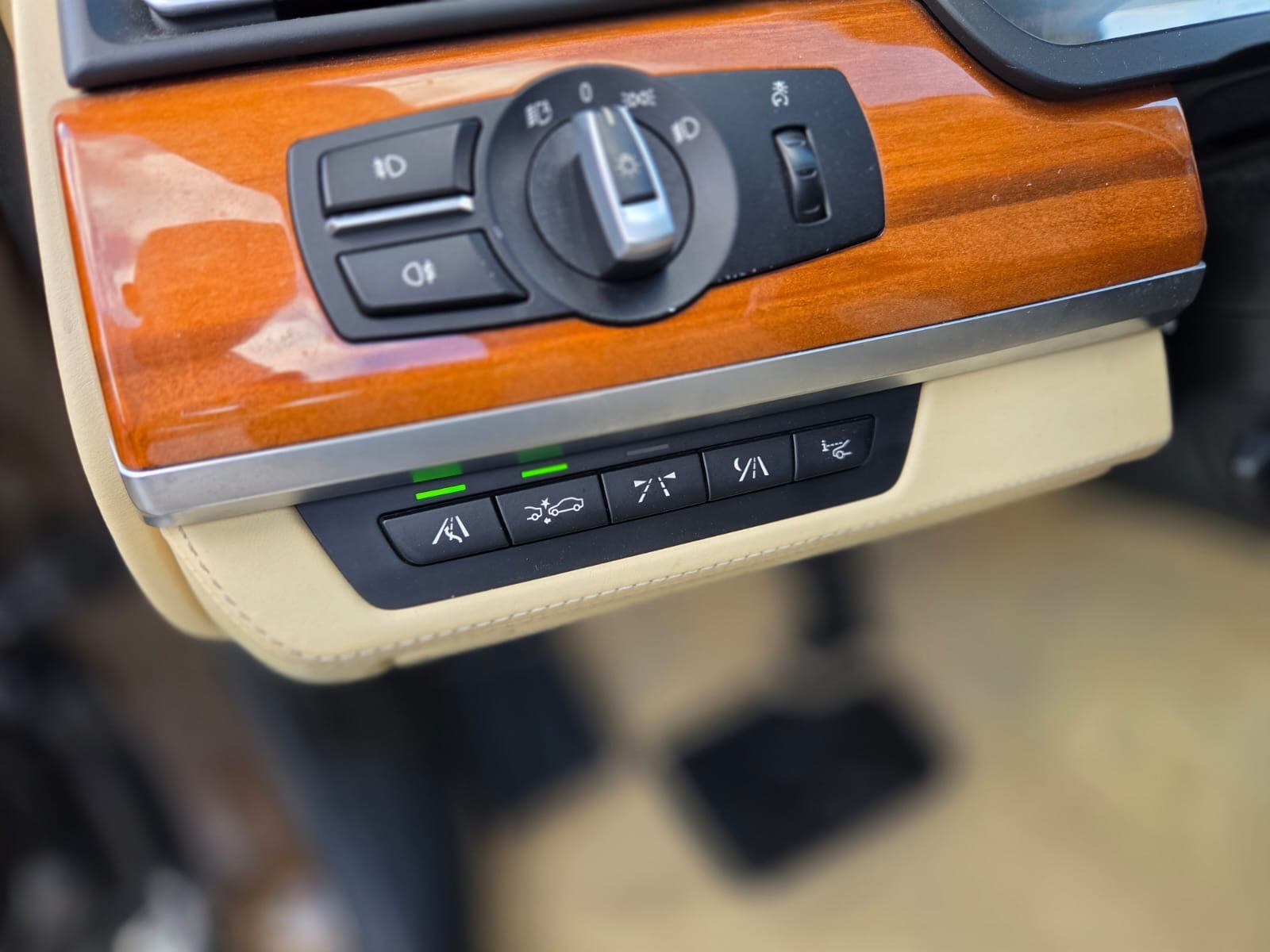 BMW 750Li-image-15