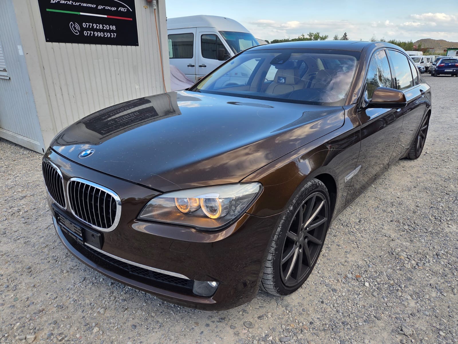 BMW 750Li-image-2