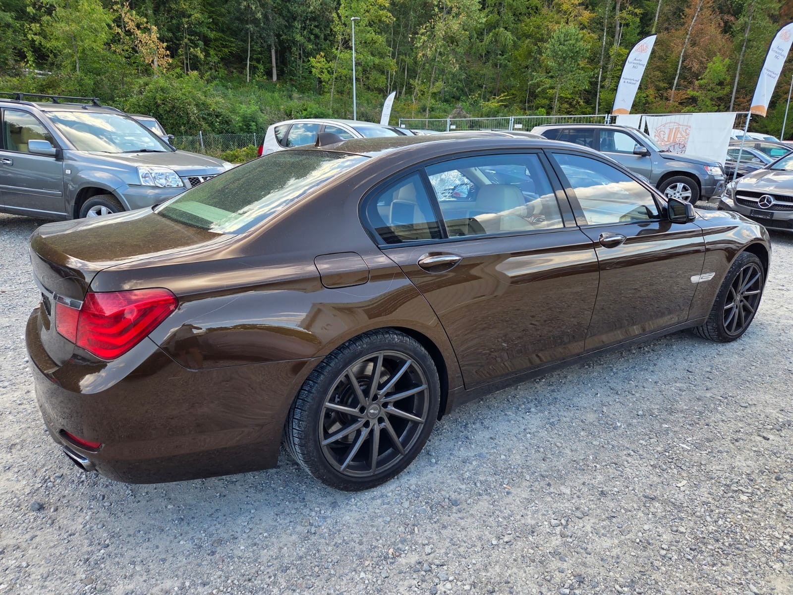 BMW 750Li-image-3