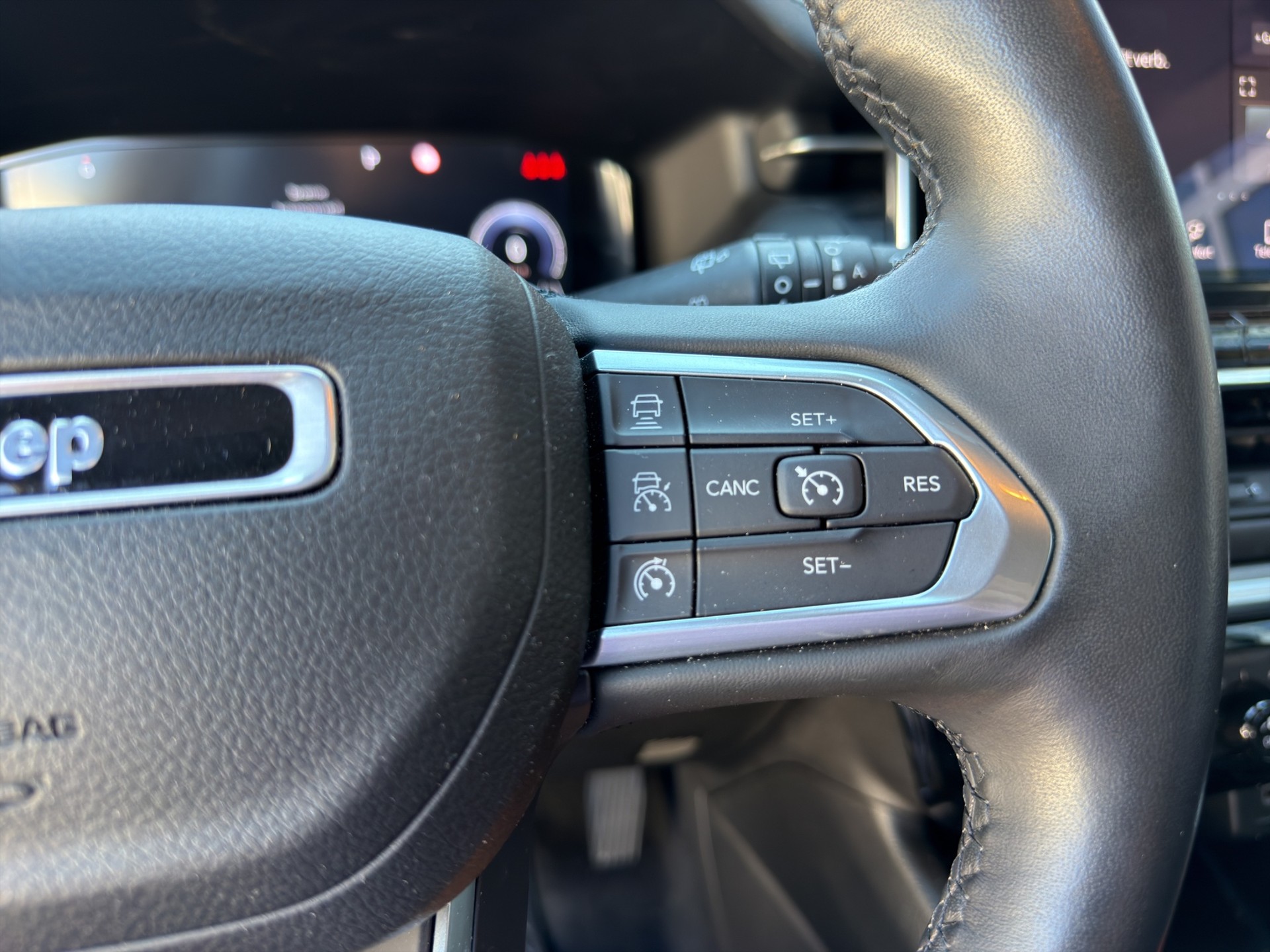 JEEP Compass 4x2 1.5 T MHEV Swiss Limited Plus-image-16