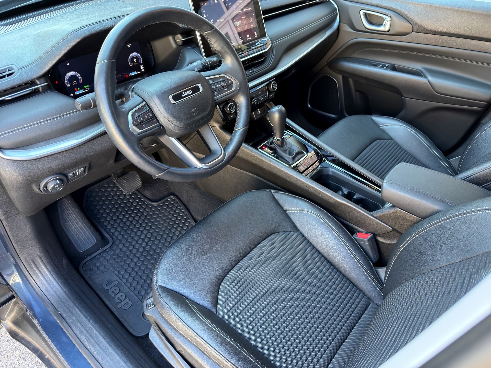 JEEP Compass 4x2 1.5 T MHEV Swiss Limited Plus-image-11