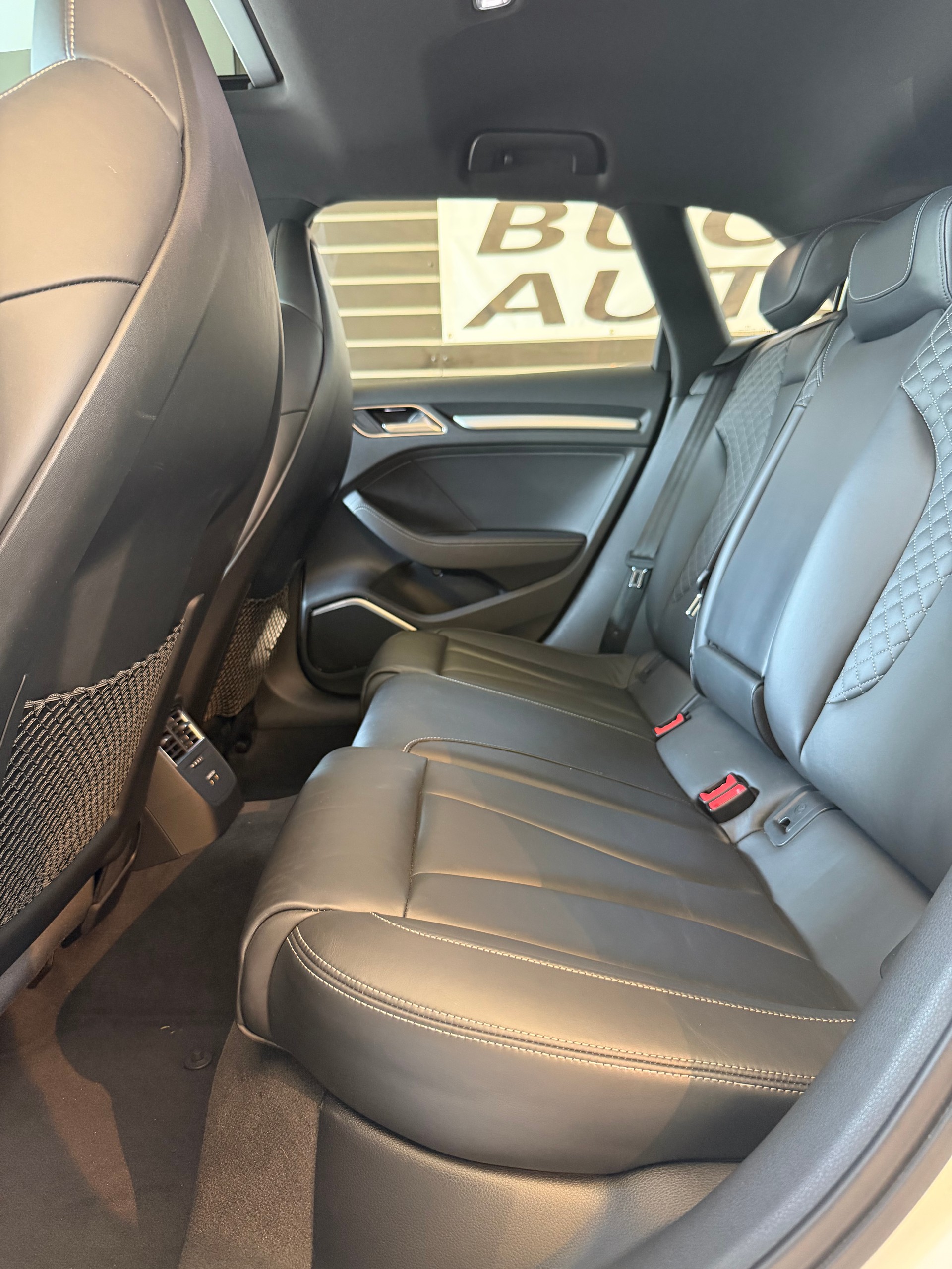 AUDI S3 Sportback 2.0 T FSI quattro S-Tronic-image-8